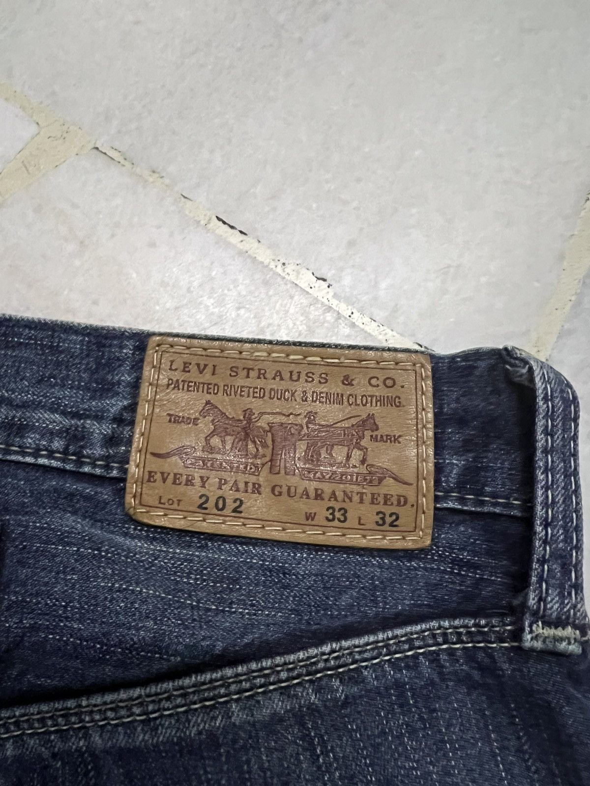 Jean × Levi's × Vintage 💥Vintage Levis 202 Distressed Faded Blue Jeans Size US 33 - 25 Thumbnail