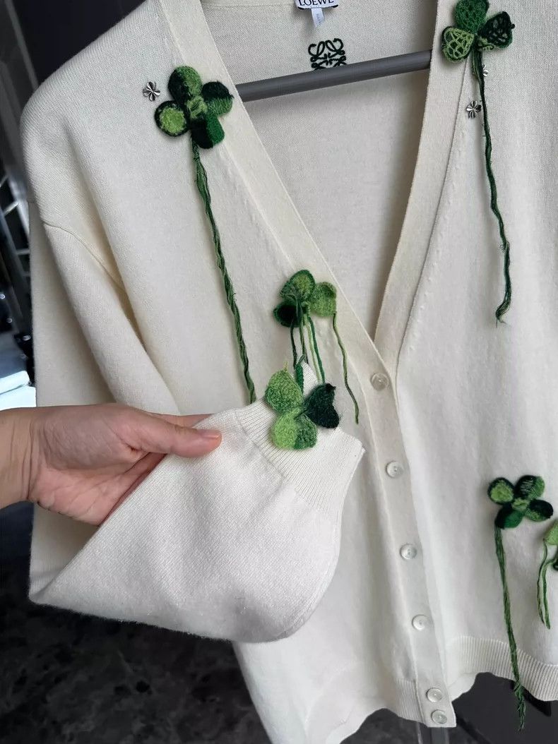 Loewe loewe Beige four-leaf clover cardigan 2504-Nextarrow Size US S / EU 44-46 / 1 - 3 Thumbnail