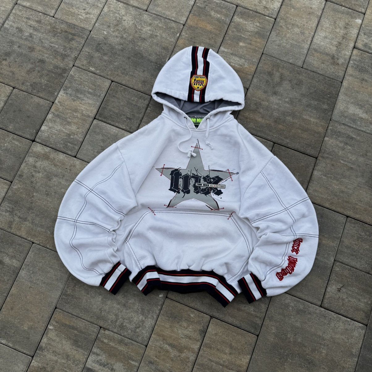Japanese Brand Vintage Tom Nixx Crazy Rare Hoodie Central Logo Boxy 90s Size US L / EU 52-54 / 3 - 1 Thumbnail