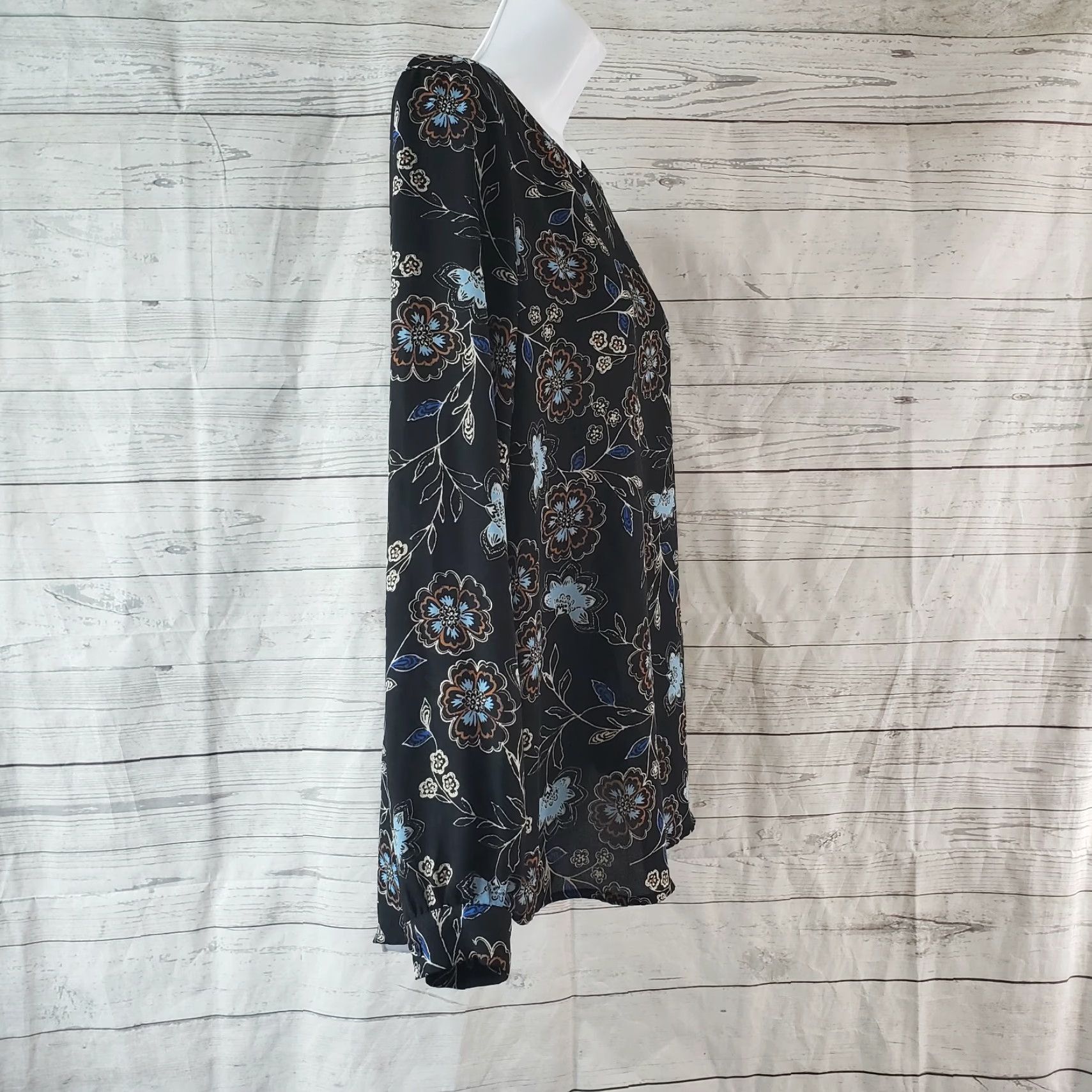 Vintage Pleione Womens Blouse Shirt Long Sleeve XS Black Floral Polyester Pleione Floral XS Black Long Sleeve Womens Shirt Size XS Size XS / US 0-2 / IT 36-38 - 3 Thumbnail