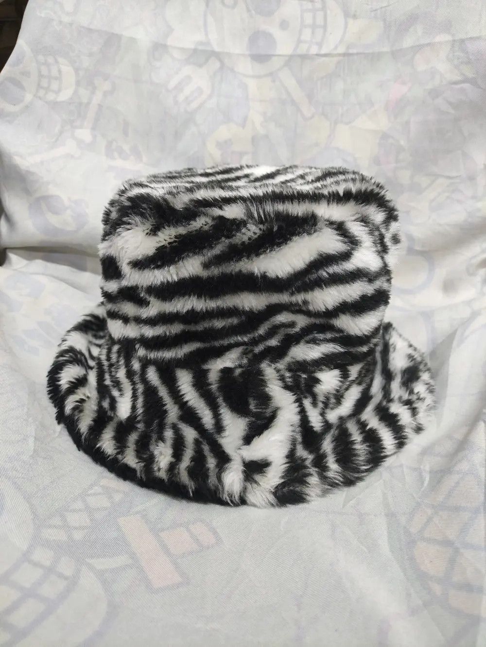 Japanese Brand Fur Bucket Hat Zebra Design Size ONE SIZE - 5 Thumbnail