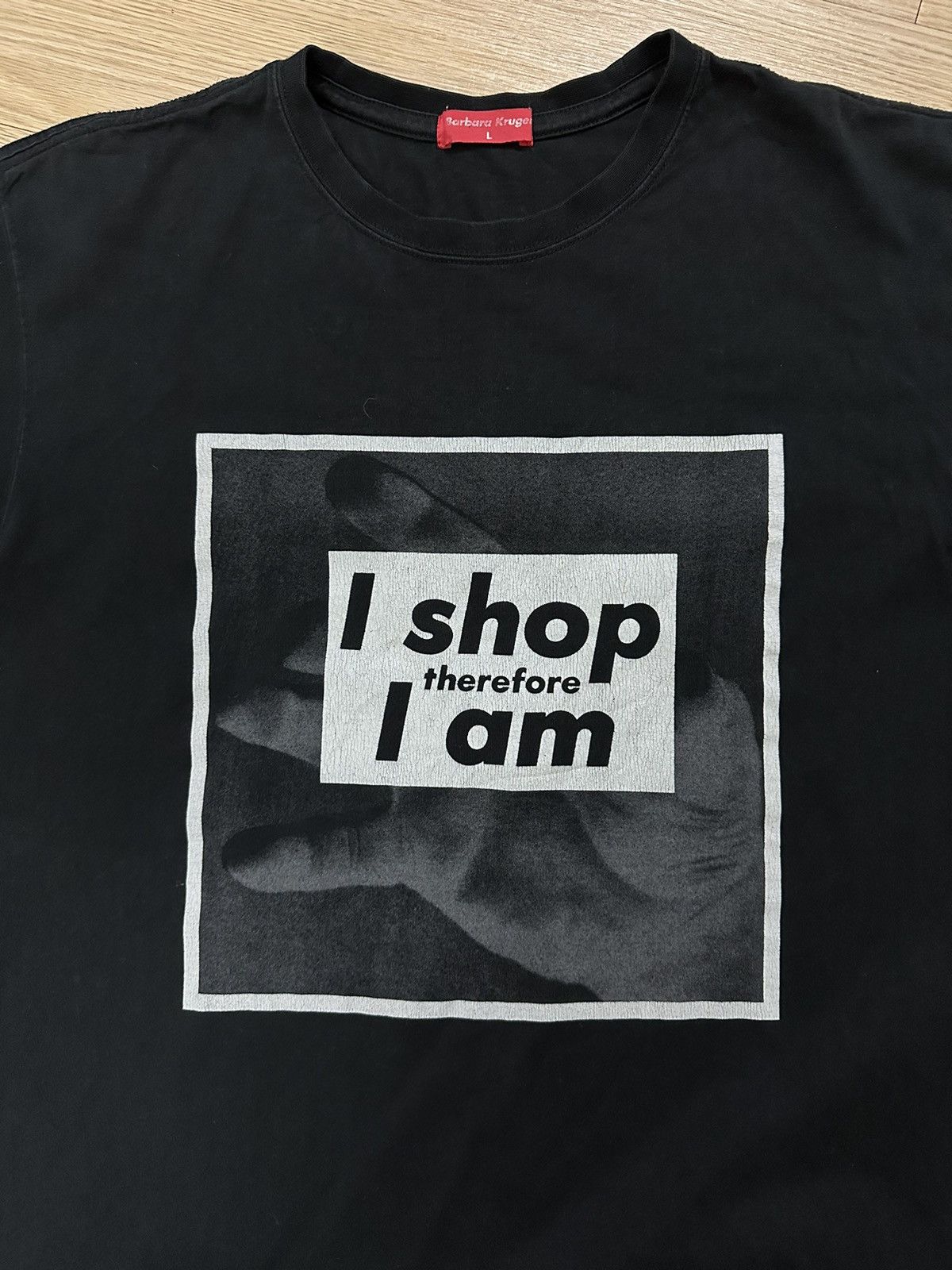 Barbara Kruger × Uniqlo Vintage Barbara Kruger I Shop Therefore I Am Tee Size US L / EU 52-54 / 3 - 3 Thumbnail