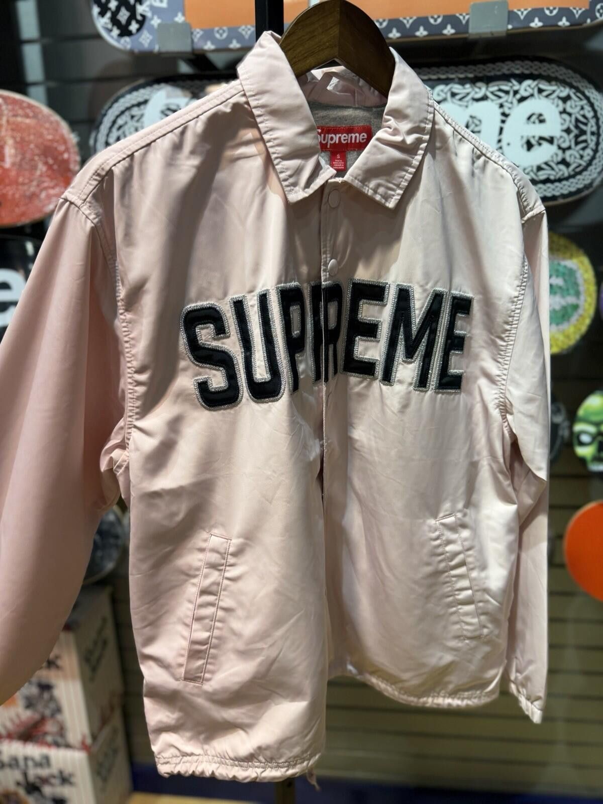 Supreme Supreme SS26 Spellout Embroidered Jacket Pink Size Small Size US S / EU 44-46 / 1 - 1 Thumbnail
