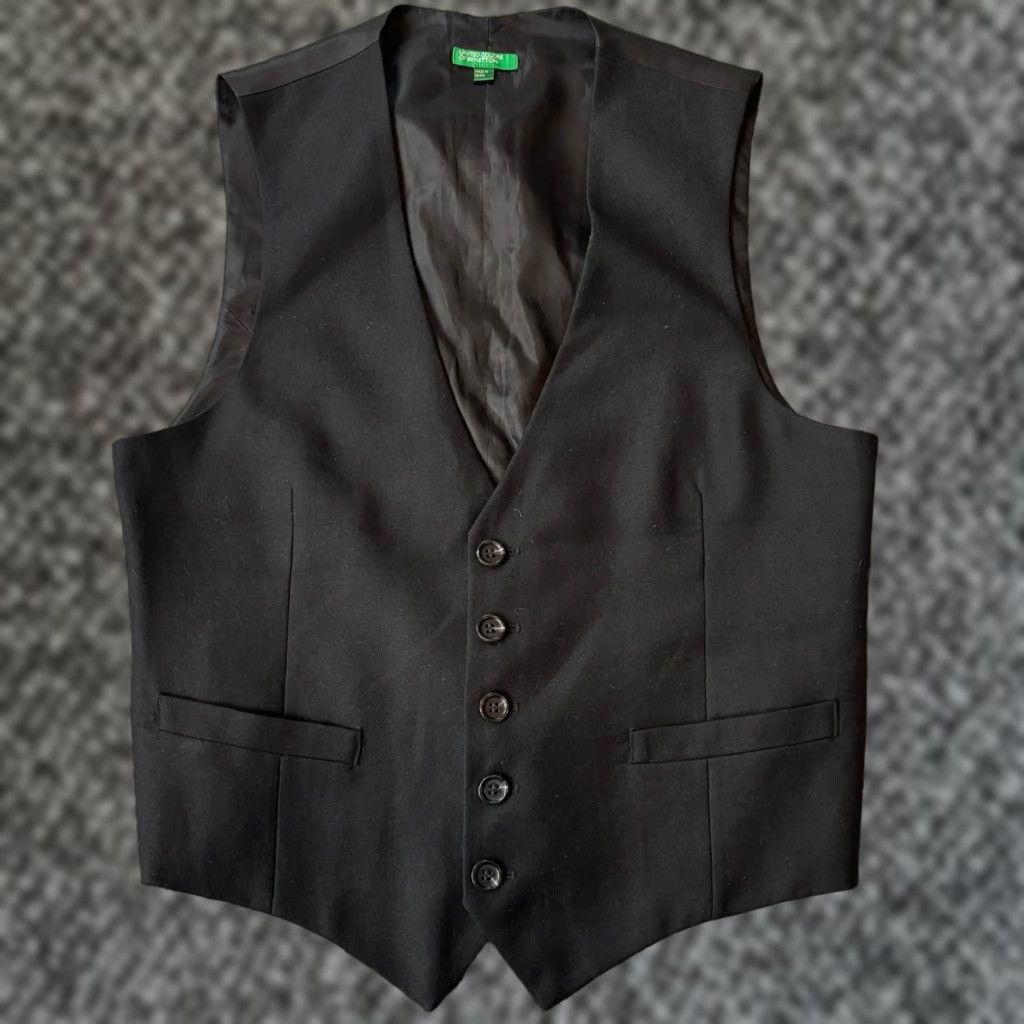 United Colors Of Benetton VEST United Colors of Benetton Mens US38 Black Wool V Neck 5 Button Vest Size US XXS / EU 40 - 1 Thumbnail