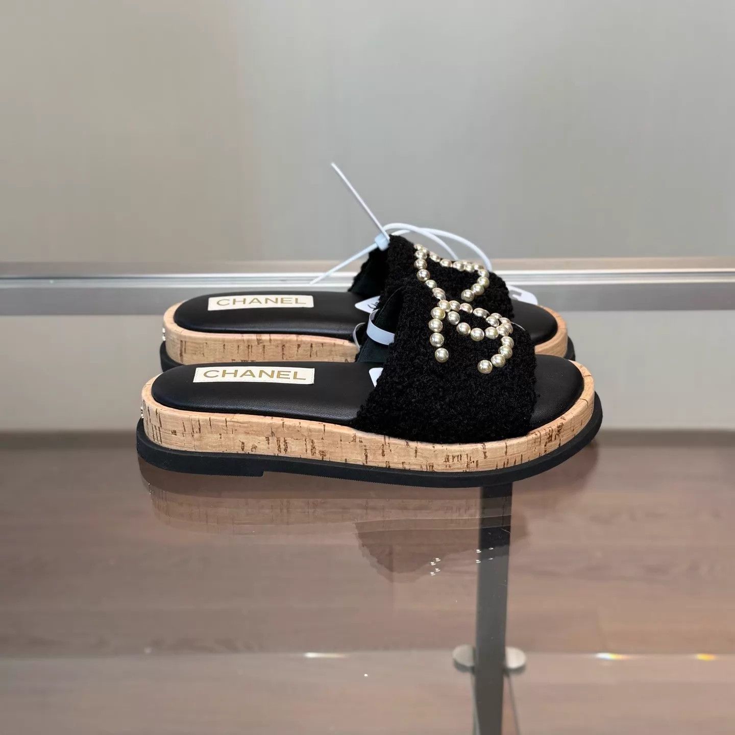 Chanel Chanel 24S Pearl CC Black Slippers 37 Boxed Size US 6.5 / IT 36.5 - 4 Thumbnail