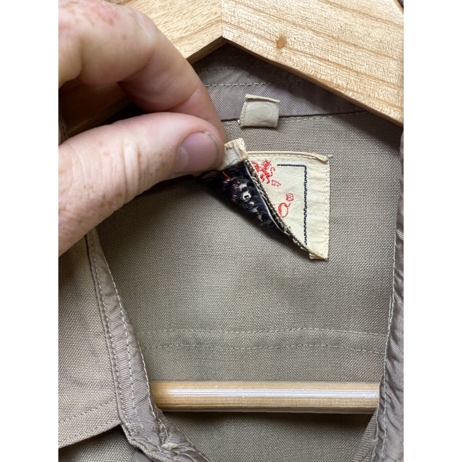 Vintage VINTAGE Elbeco Shirt Work Uniform Button Down Mens Tan Cop Top 16 34 16 Polyester Tan Workwear Mens Size US L / EU 52-54 / 3 - 4 Thumbnail