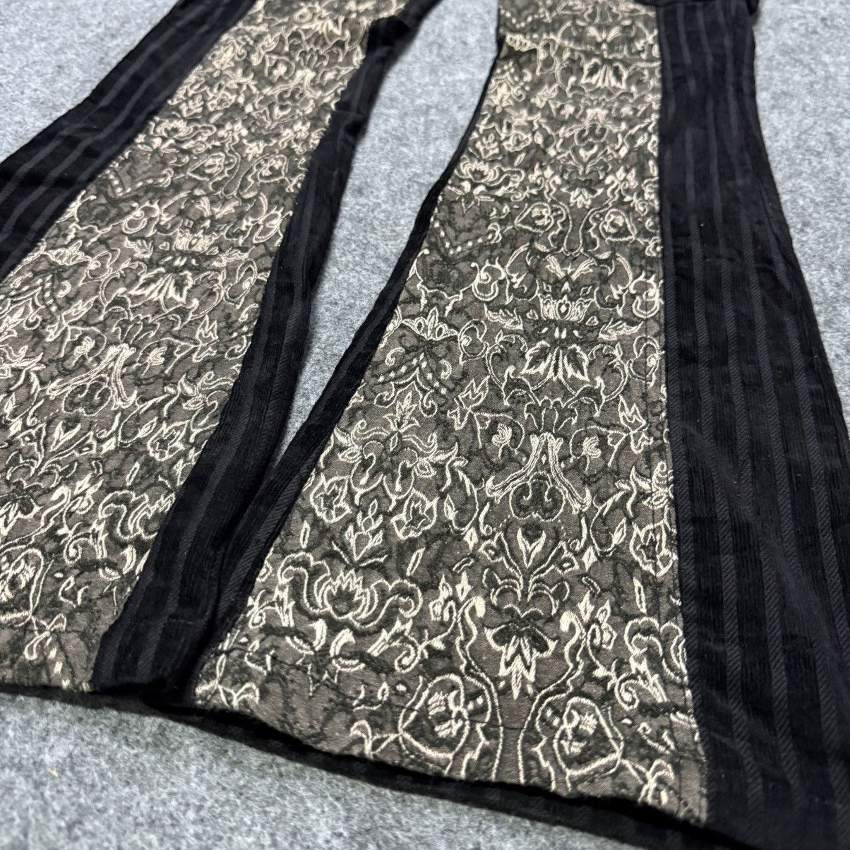 Le Grande Bleu (L.G.B.) Algonquins Japan Curduroy Jacquard Hybrid Cargo Flare Pants Size US 30 / EU 46 - 5 Thumbnail