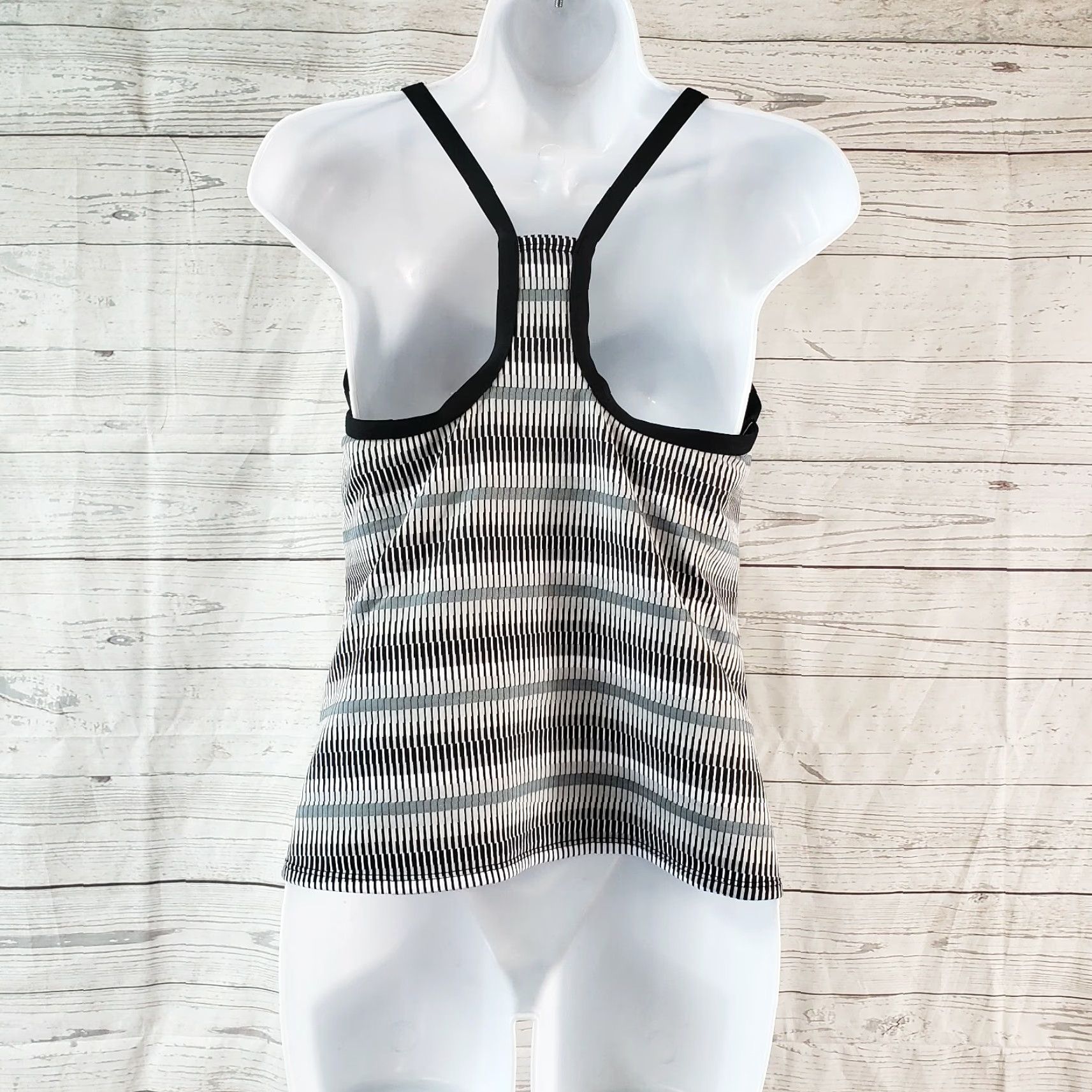 Nike Nike Womens Tank Top M Black Gray Bra Pads Shirt Sleeveless Pullover Activewear Adult Womens Vintage No 90s Size M / US 6-8 / IT 42-44 - 4 Thumbnail