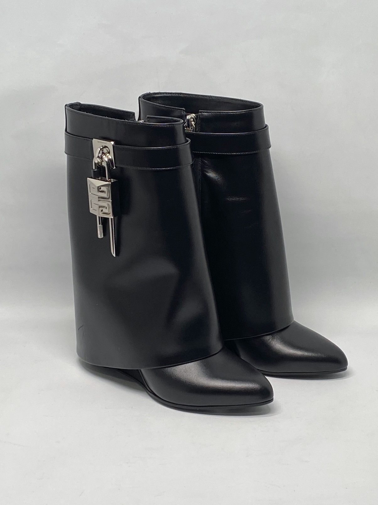 Givenchy Givenchy Shark Lock Ankle Boot size 37.5 Size US 7.5 / IT 37.5 - 4 Thumbnail