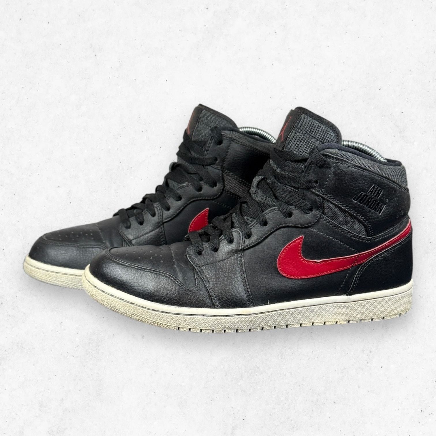 Jordan Brand Air Jordan 1 Retro High Rare Air Black Red Sz 11.5 Size US 11.5 / EU 44-45 - 4 Thumbnail