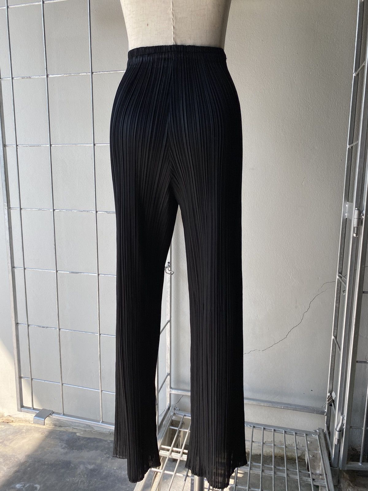 Pleats Please Issey Miyake Pleats Please Black Pleated Pants. Size 26" / US 2 / IT 38 - 15 Thumbnail