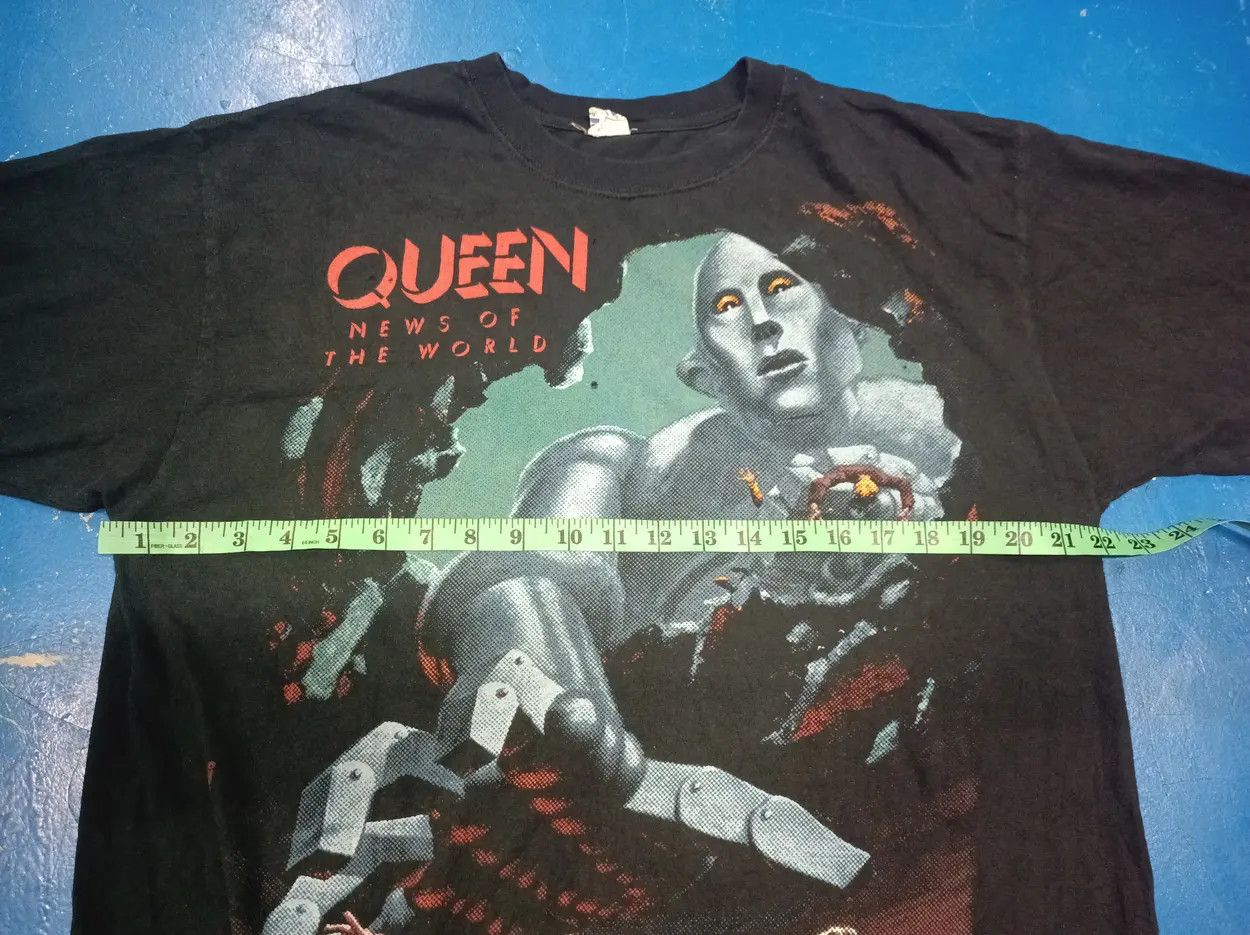 Band Tees Y2k QUEEN NEW OF THE WORLD CONCERT. Size US L / EU 52-54 / 3 - 6 Thumbnail