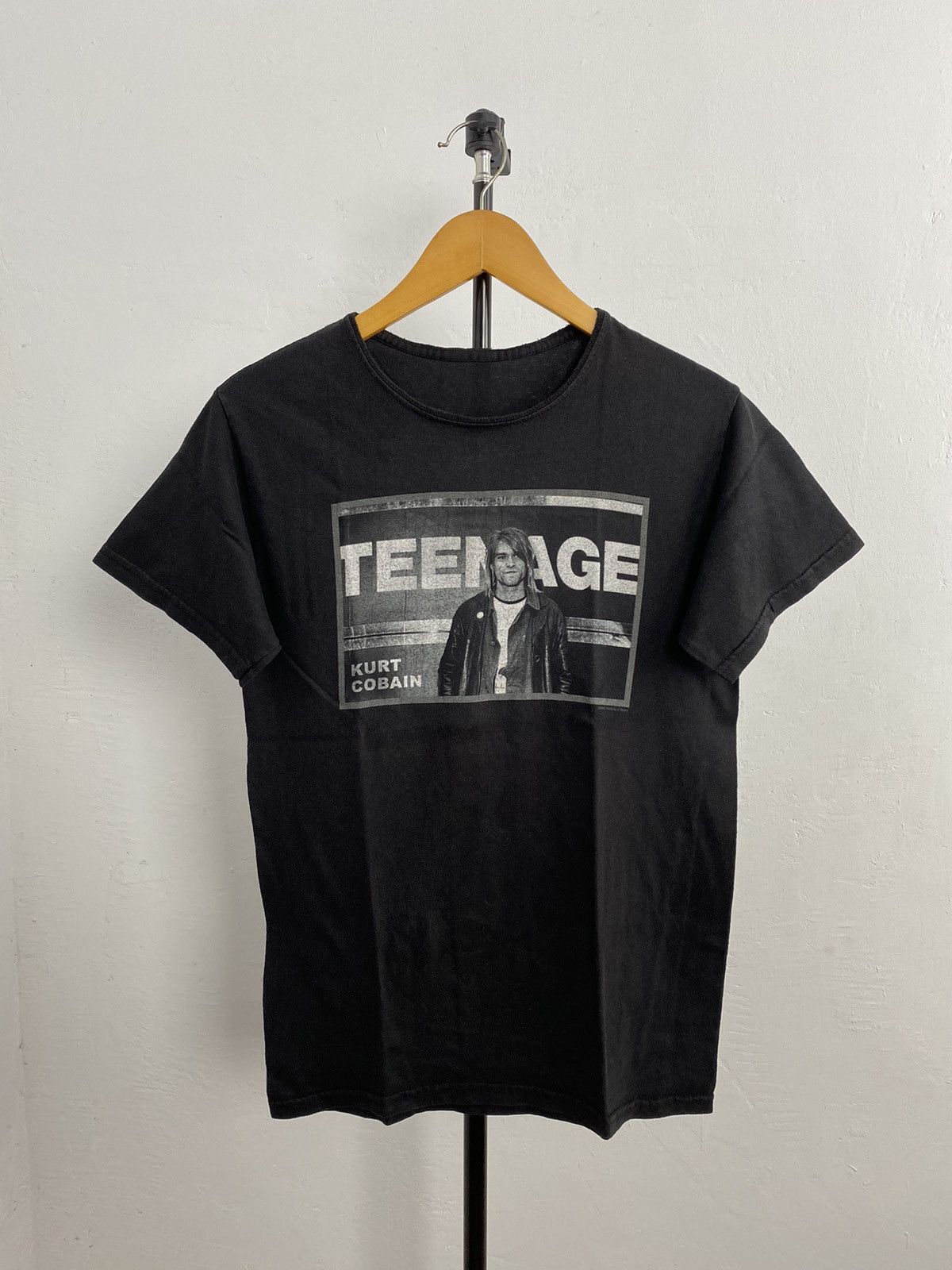 Nirvana Vintage Kurt Cobain 2002 t-shirt Size US S / EU 44-46 / 1 - 2 Thumbnail
