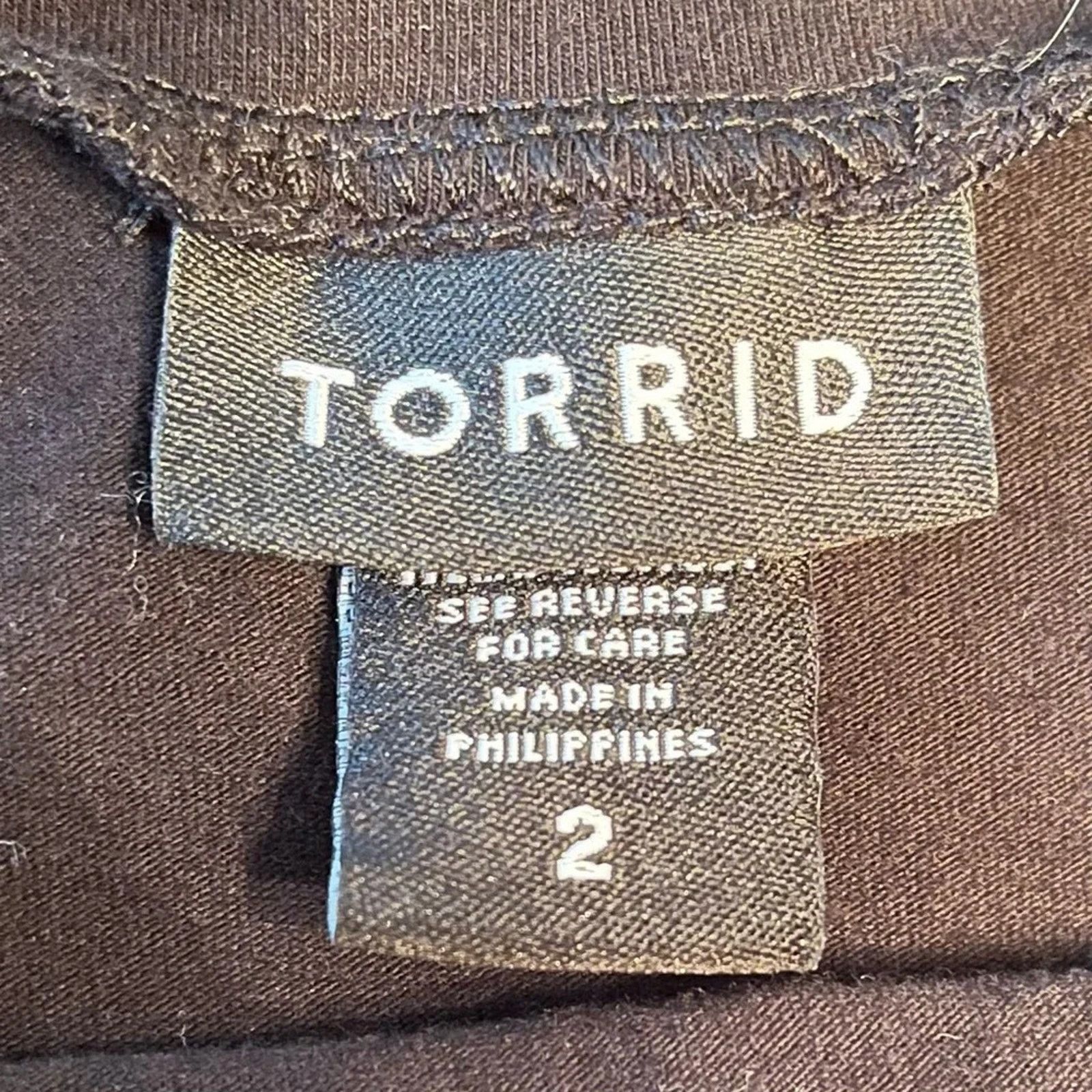 The Unbranded Brand Torrid Foxy top in black with 3/4 length sleeves, size 2. Size XS / US 0-2 / IT 36-38 - 3 Thumbnail