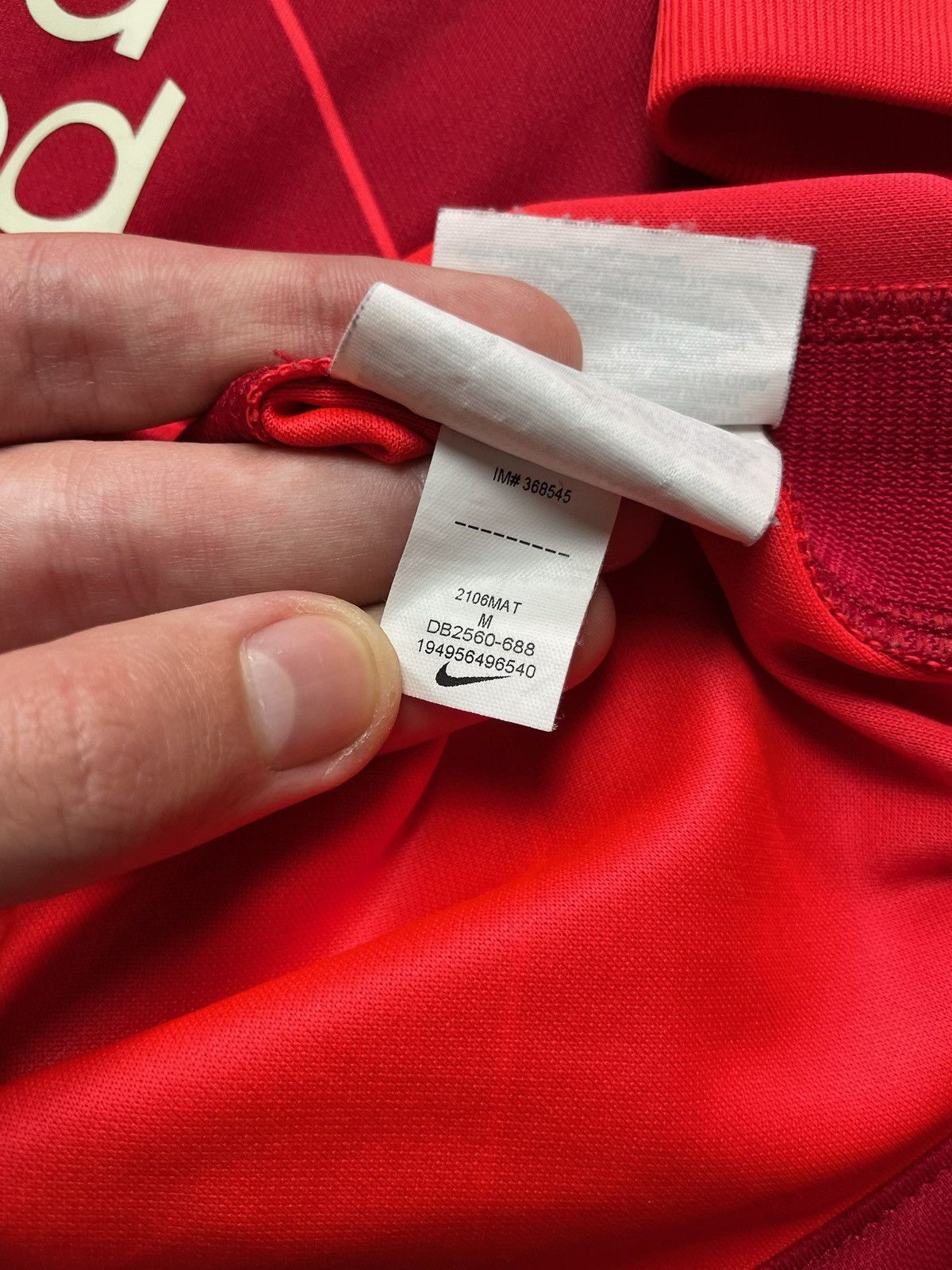 Nike Nike Liverpool soccer jersey size M red Size US M / EU 48-50 / 2 - 5 Thumbnail