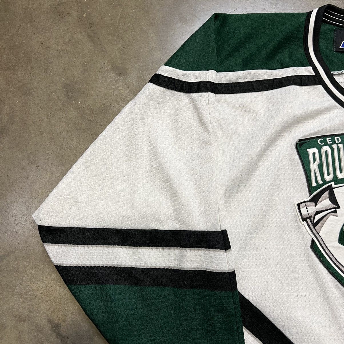Vintage Vintage 90s Cedar Rapids Roughriders USHL Hockey Jersey NHL Size US M / EU 48-50 / 2 - 3 Thumbnail