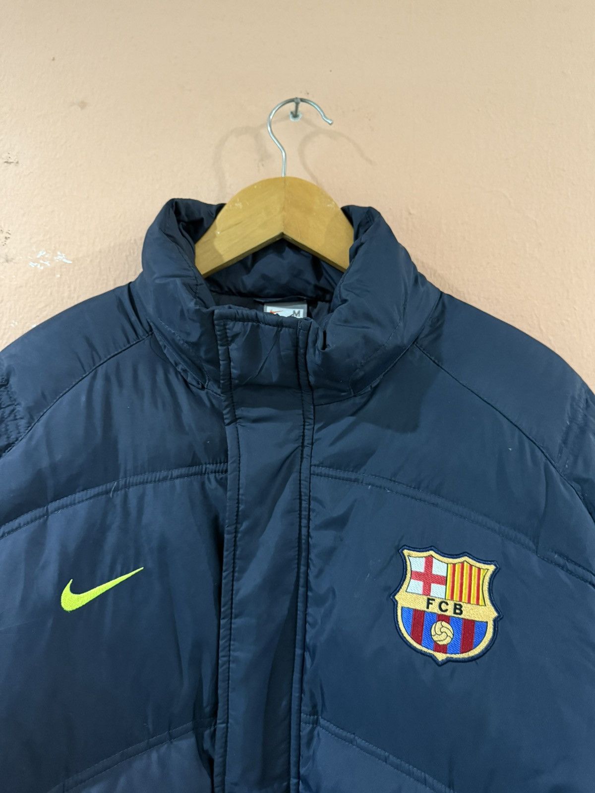 Nike Vtg Nike FC Barcelona Official Puffer Down Jacket Size US M / EU 48-50 / 2 - 3 Thumbnail