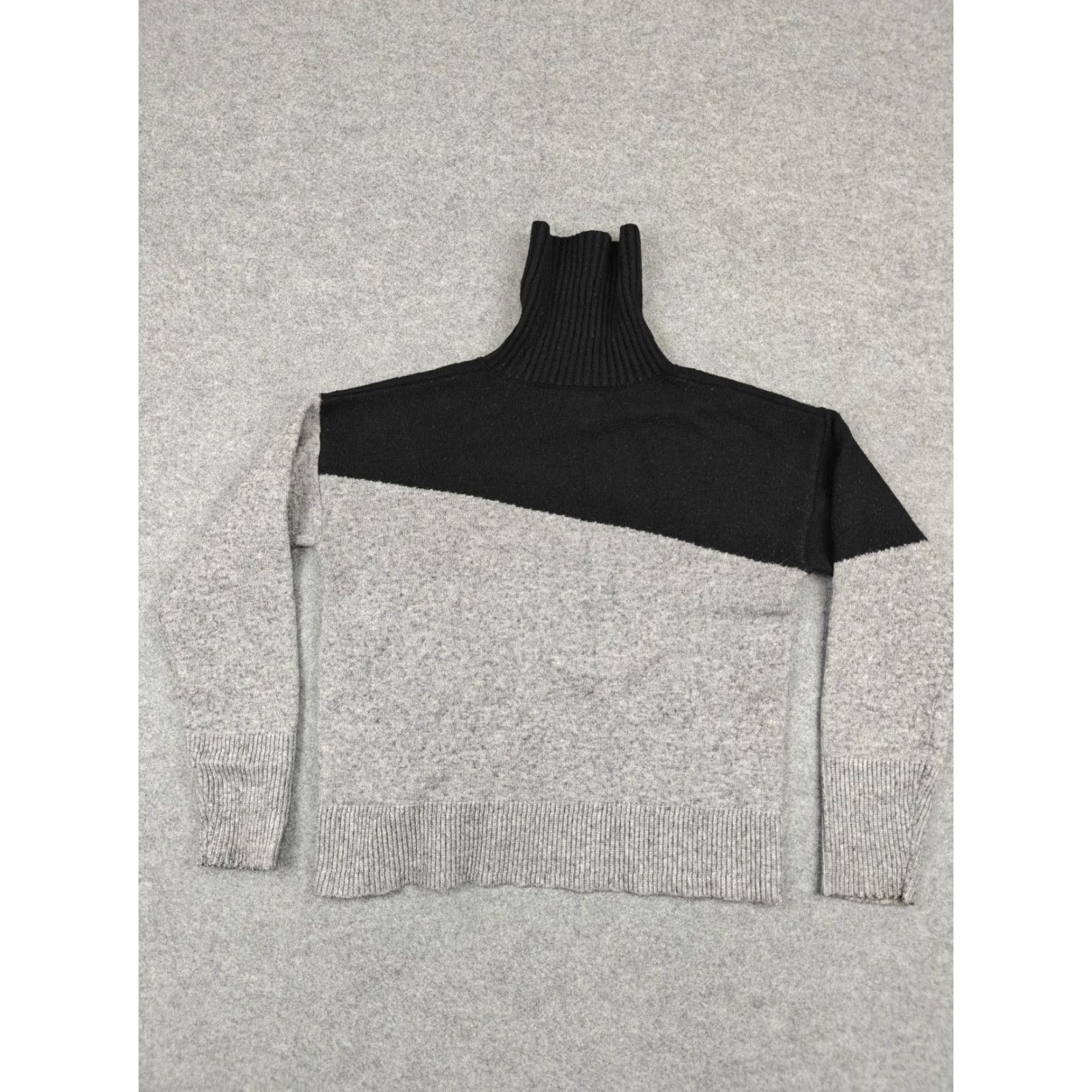 Anthropologie Anthropologie Sweater Womens S Gray Black Colorblock Turtleneck Pullover Size S / US 4 / IT 40 - 6 Thumbnail