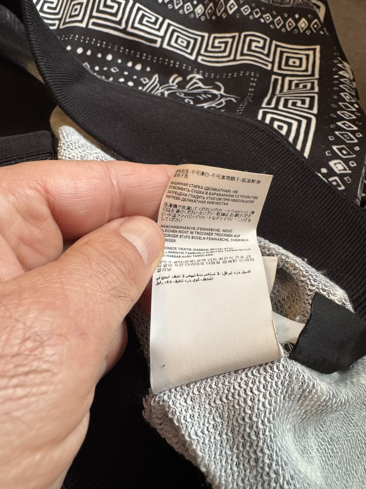 Versace VERSACE hoodie study REAL TAPE MEASUREMENTS IN PHOTOS PROPE Size US S / EU 44-46 / 1 - 19 Thumbnail