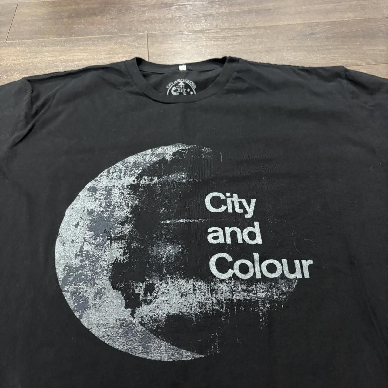 Gildan city and colour South America tour t shirt 2016 XL fits M/L Size US XL / EU 56 / 4 - 2 Thumbnail