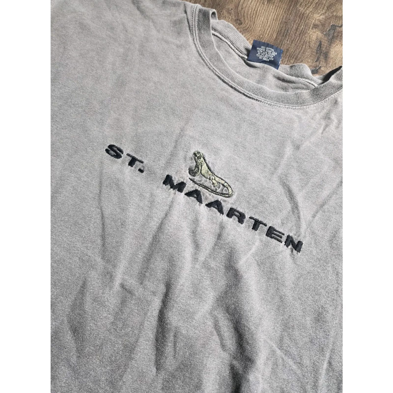 Vintage VINTAGE Wiseguys T-Shirt Mens L Gray Embroidered Sleeveless St Marteen Travel Souvenir Crew Neck Graphic Print Logo 90s? Size US L / EU 52-54 / 3 - 2 Thumbnail