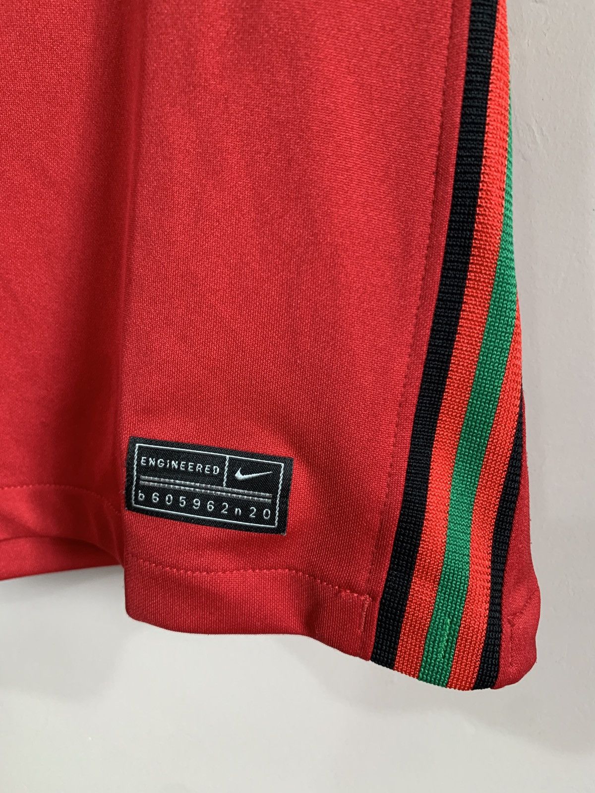 Nike Womens Portugal Home Football Shirt Nike Soccer Jersey Sz L Size L / US 10 / IT 46 - 5 Thumbnail
