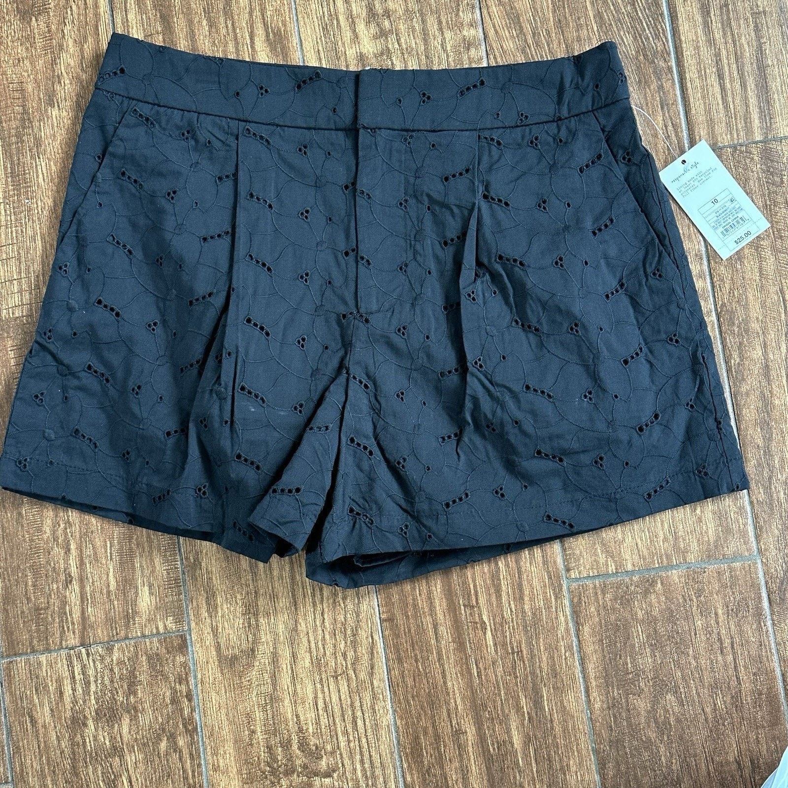 Other A New Day Women's High-Rise Pleated Eyelet Cotton Short 10 Size 32" / US 10 / IT 46 - 1 Thumbnail