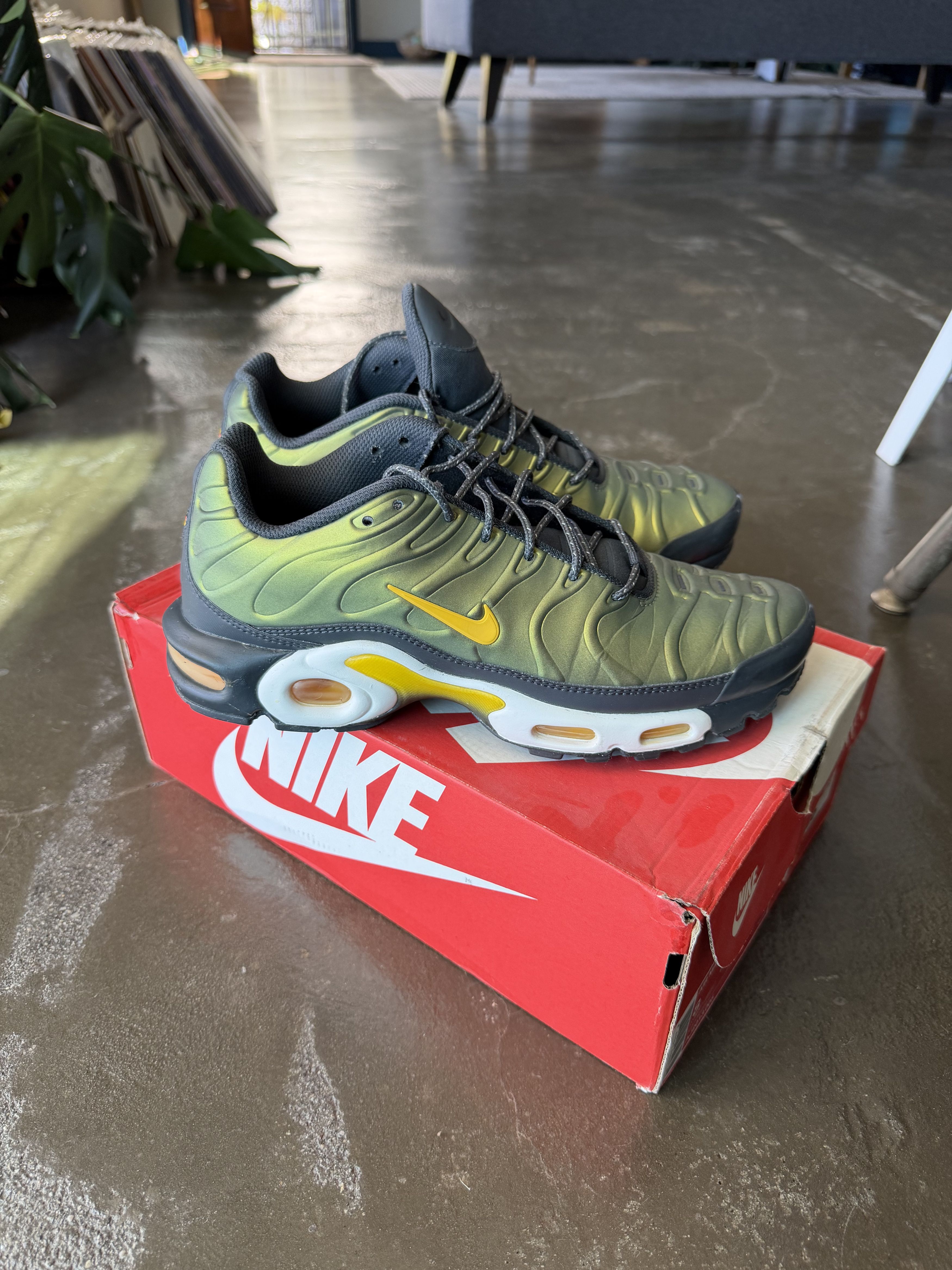 Nike Air Max Plus SE Liquid Metal Anthracite Size US 8 / EU 41 - 1 Thumbnail