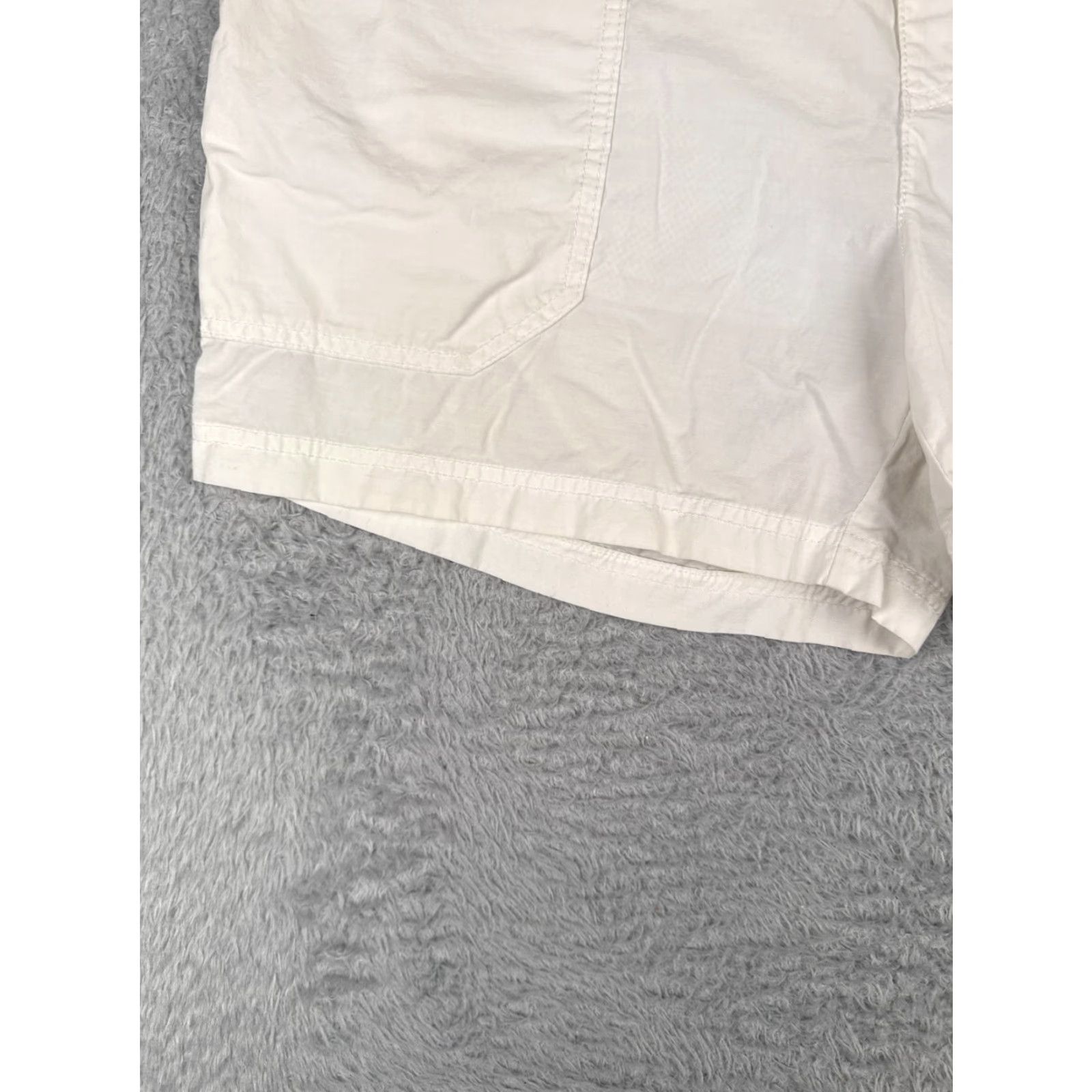 Vintage Columbia Shorts Women XL White Nylon Elastic Waist Pockets 5" Inseam Outdoor Shell 100% Nylon Womens Size 40" / US 18 - 3 Thumbnail