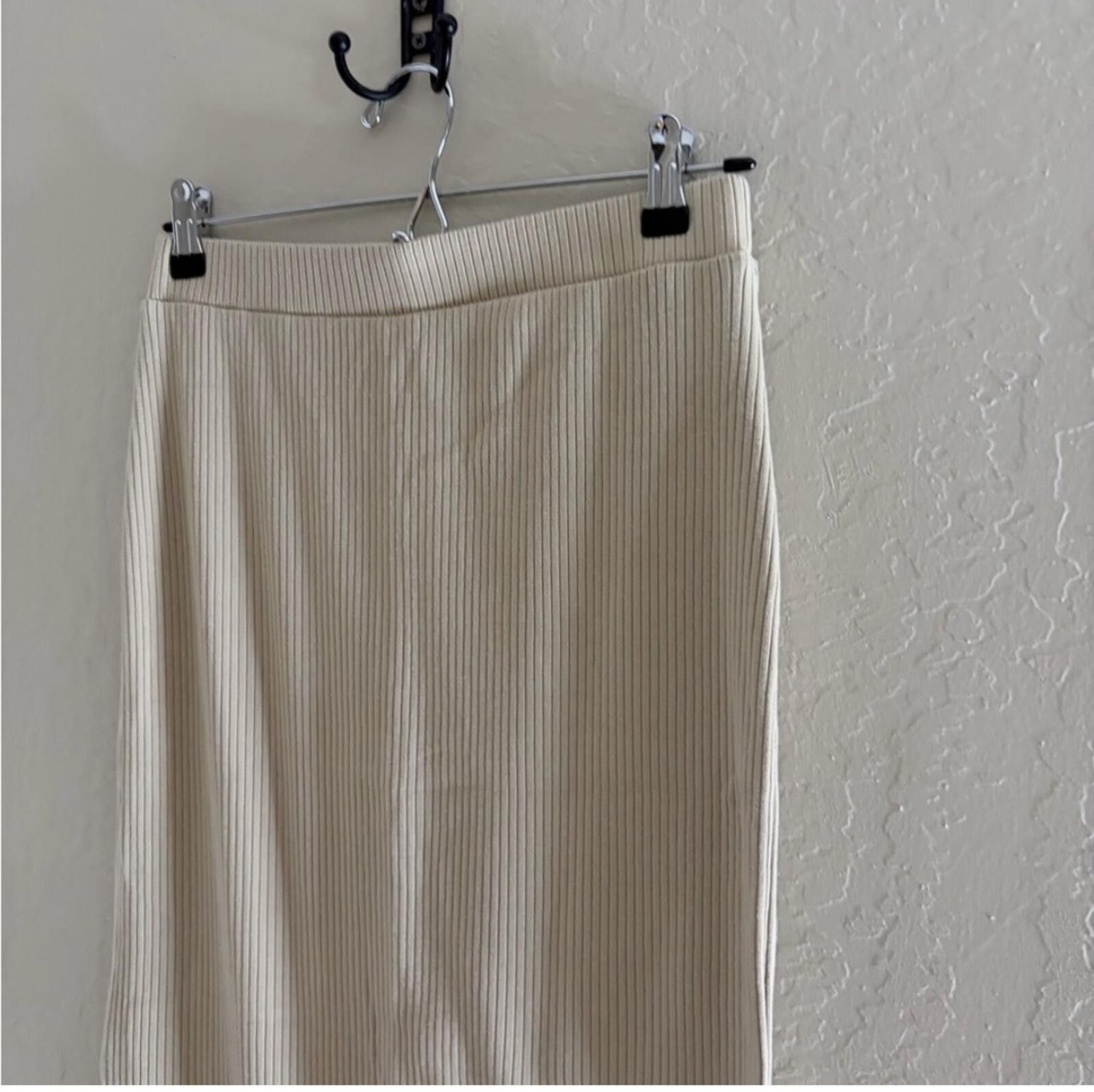 Old Navy Old Navy Cream Maxi Skirt Size 28" / US 6 / IT 42 - 2 Thumbnail