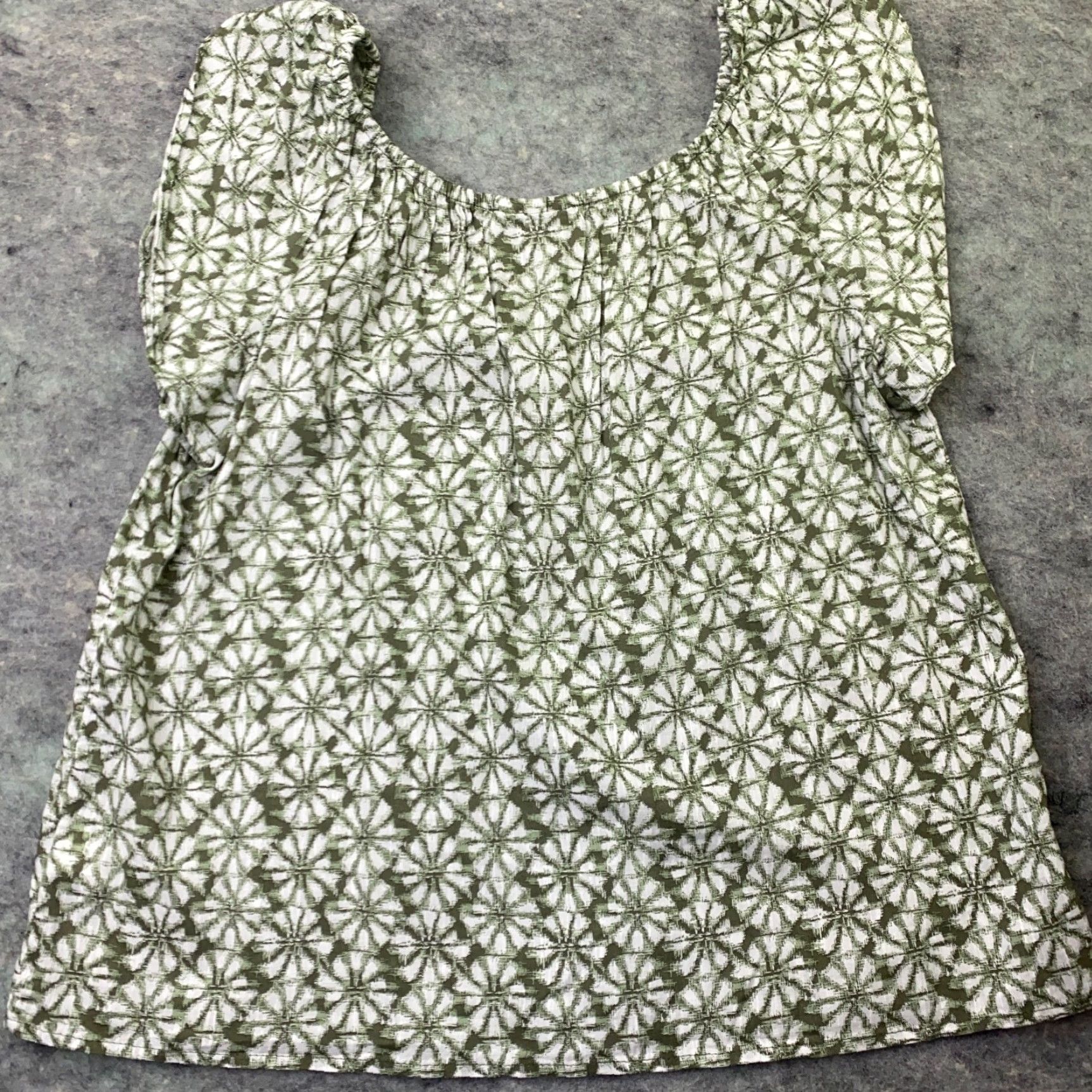 Gap Gap Green Geometric Blouse Women’s XS Flutter Sleeve Round Neck Lightweight Casual Size XS / US 0-2 / IT 36-38 - 7 Thumbnail