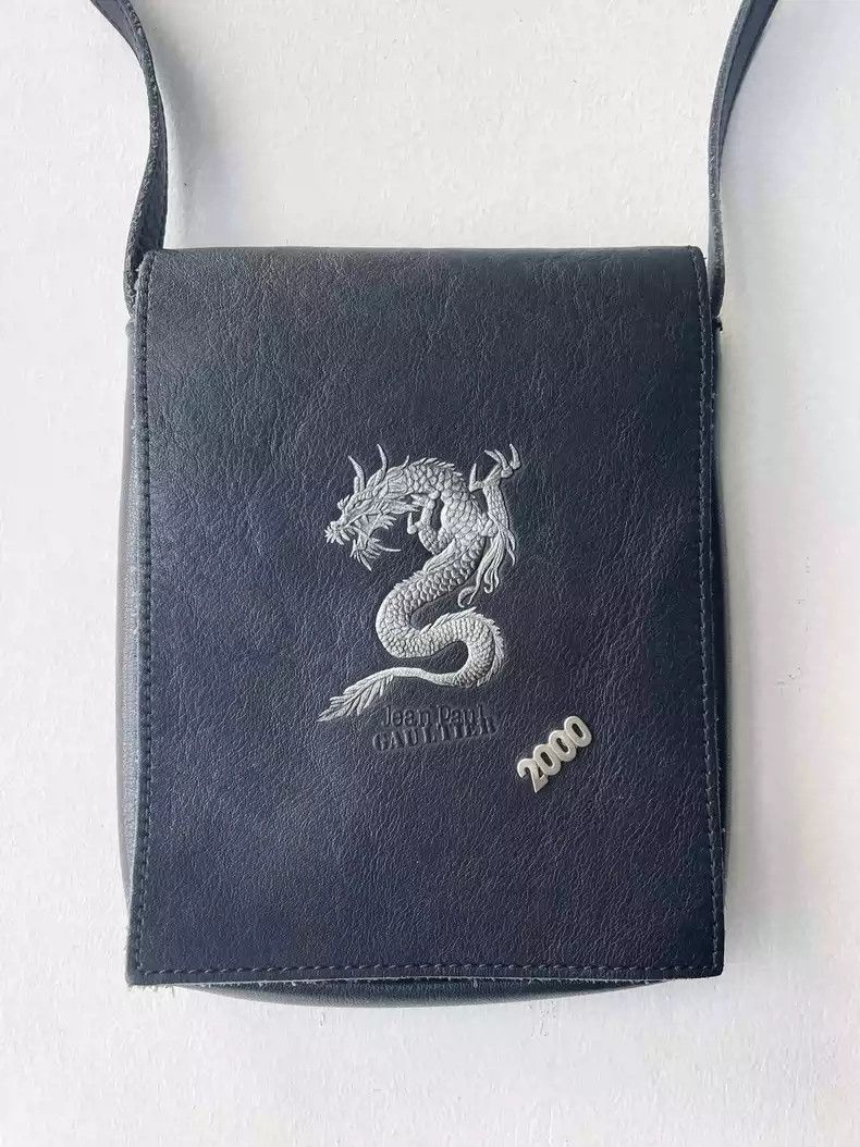 All Leather One Shoulder Dragon Pattern Bag