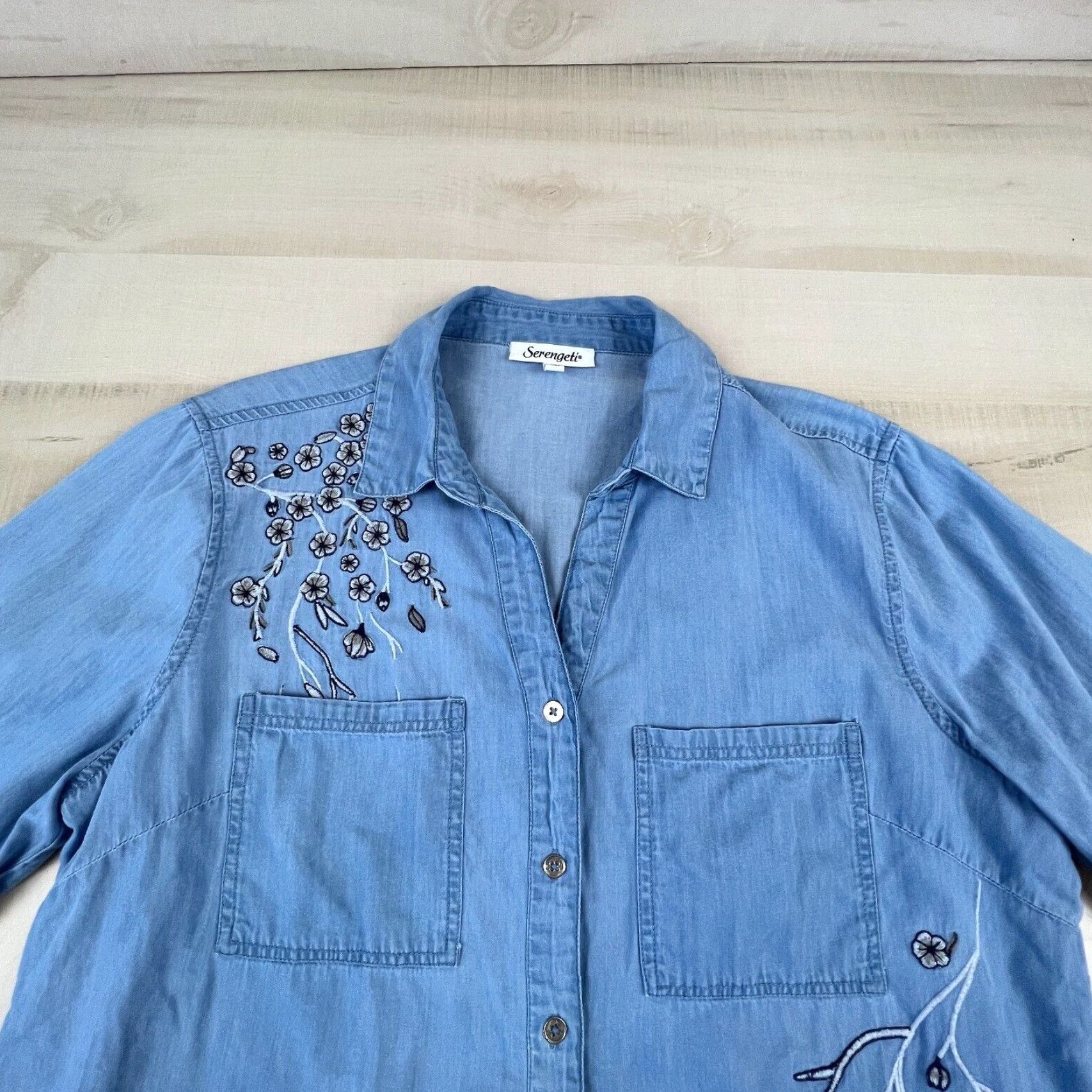 Vintage Serengeti Womens Large Blue Chambray Button Up Shirt Size L / US 10 / IT 46 - 2 Thumbnail