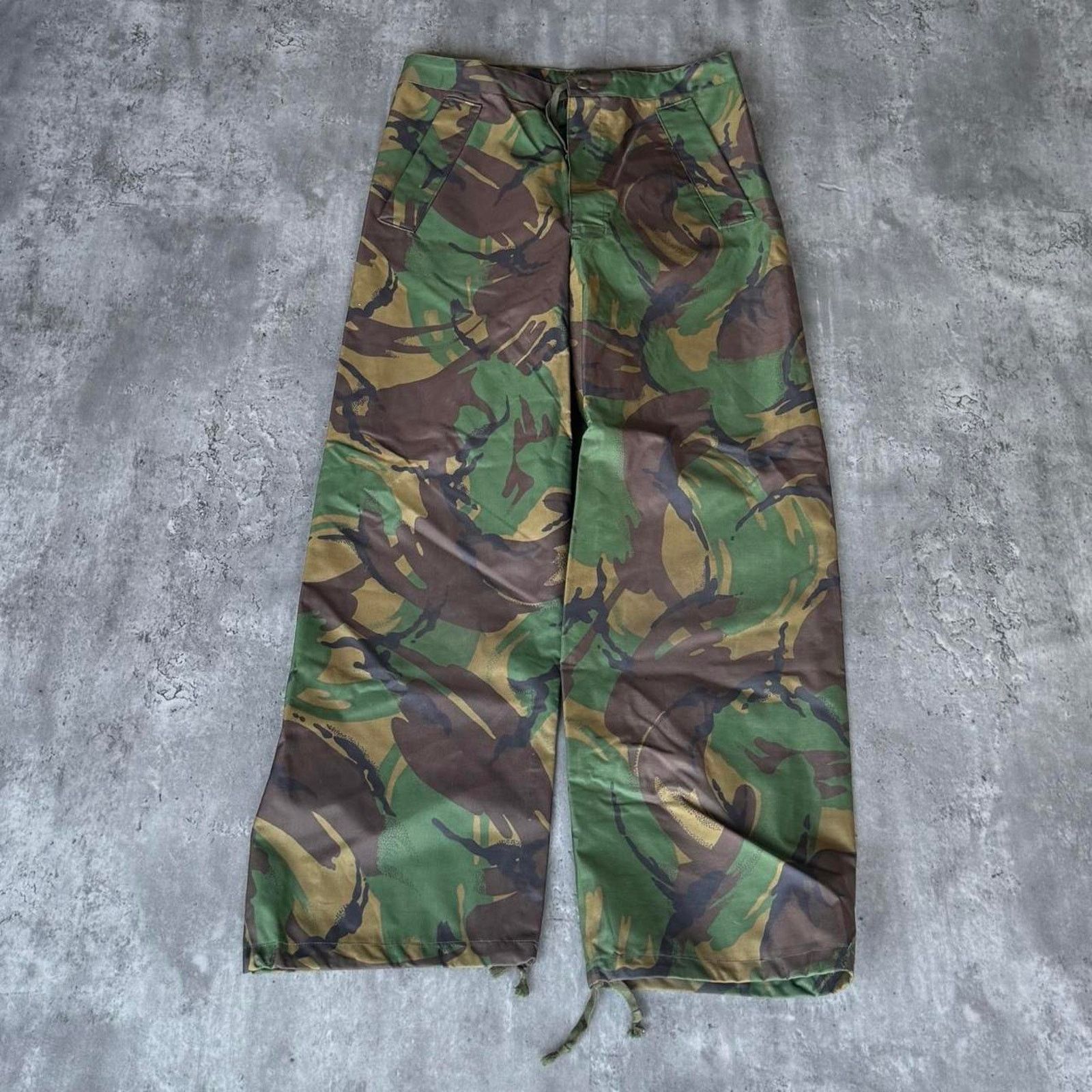 Vintage Vintage Y2K Camo Baggy Rainwear Gore-Tex Style Utility Pants Size US 32 / EU 48 - 1 Thumbnail