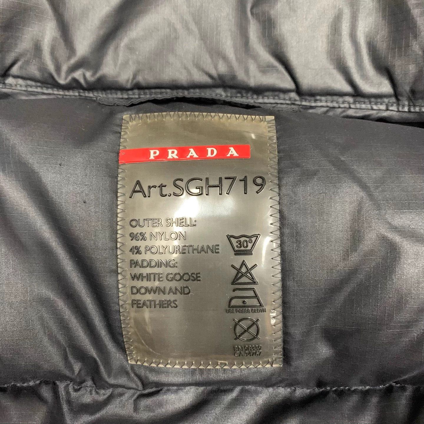Prada PRADA Black Triangle Logo Puffer Jacket EU52 Size US L / EU 52-54 / 3 - 4 Thumbnail