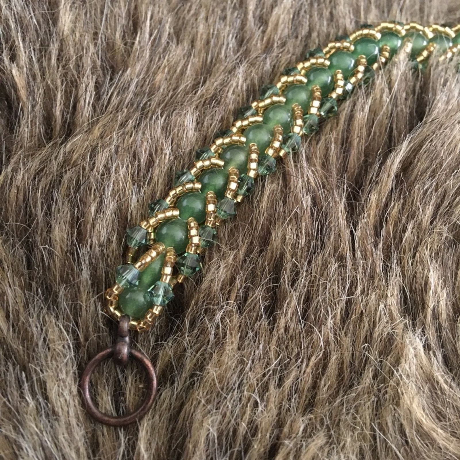 Vintage Vintage green and gold glass beaded bracelet Size ONE SIZE - 7 Thumbnail