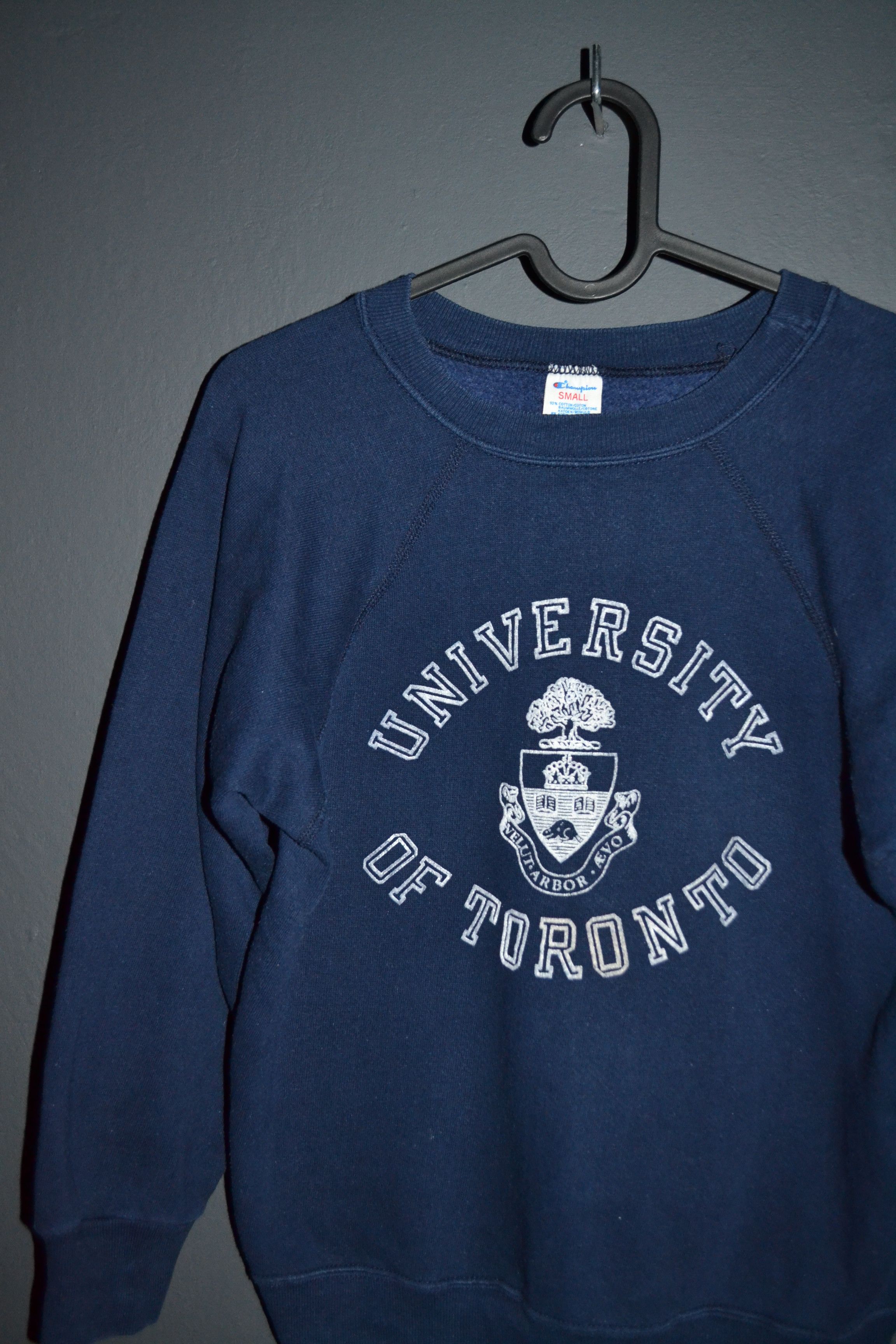 Champion University Of Toronto 80s Navy Champion Sweatshirt S Women's Size S / US 4 / IT 40 - 2 Thumbnail