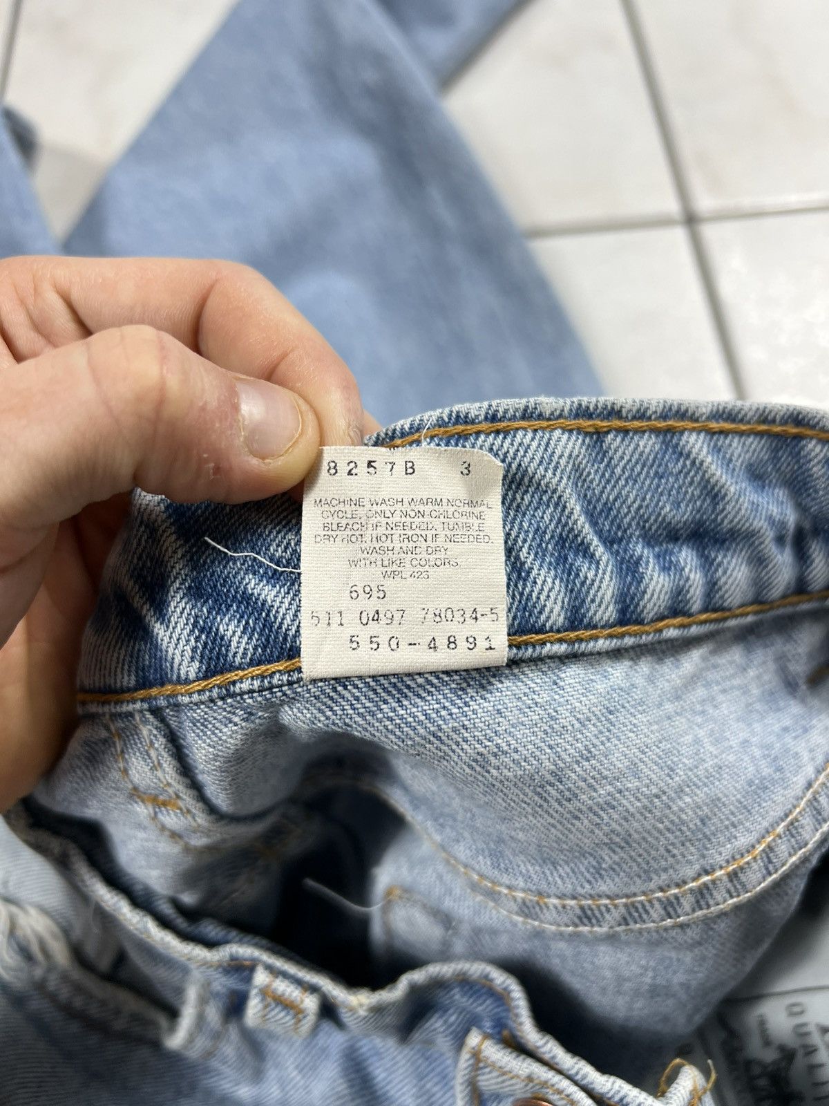 Levi's Vintage 90s Levi’s 550 light blue washed distressed jeans Size US 33 - 23 Thumbnail