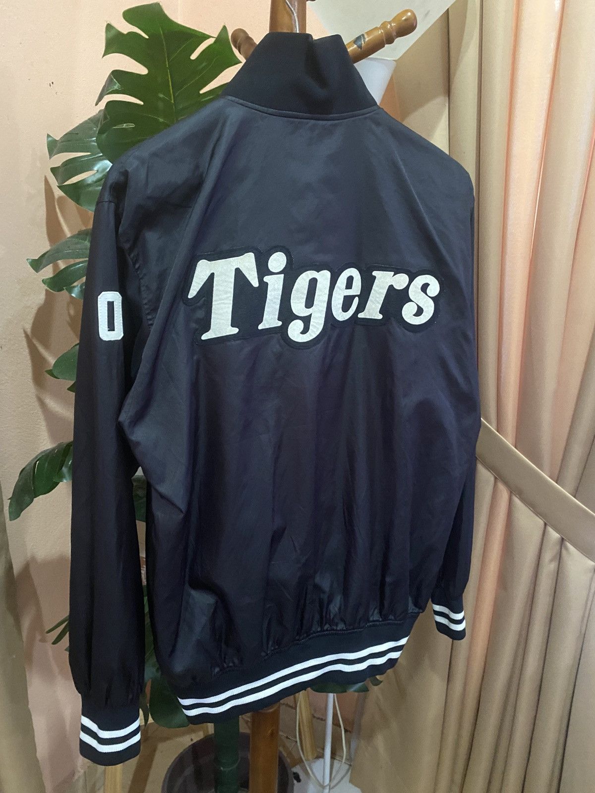 Japanese Brand Vintage ZETT Baseball Gear “Tigers” Nylon Bomber Jacket Size US L / EU 52-54 / 3 - 8 Thumbnail