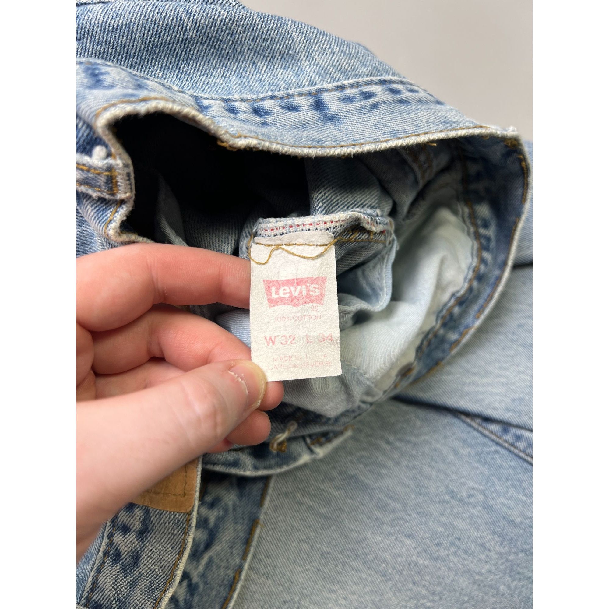 Levi's Vintage Clothing Levi’s Made in USA Vintage Light Wash Denim Jeans (Y1053) Size US 32 / EU 48 - 8 Thumbnail