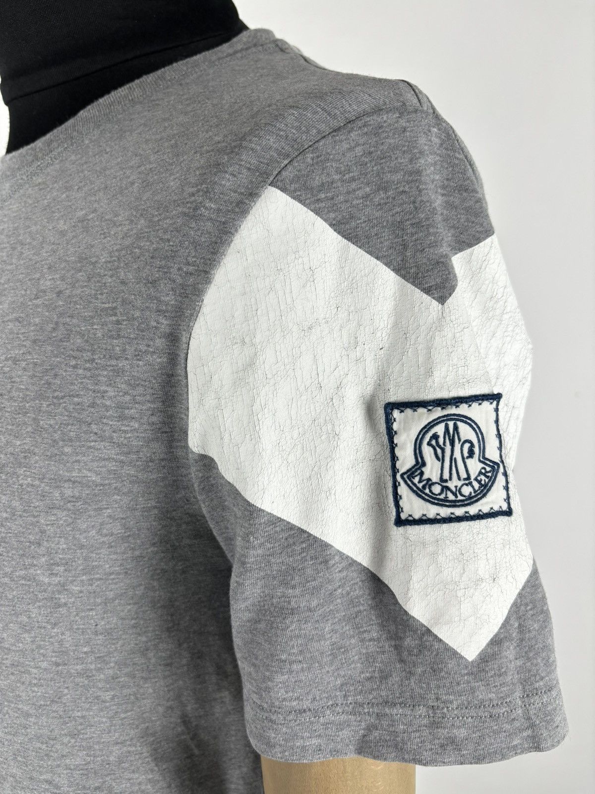 Moncler Gamme Bleu THOM BROWNE GAMME BLEU MAGLIA Big Patch Gray Italy Short Sleeve T-Shirt Size US M / EU 48-50 / 2 - 25 Thumbnail