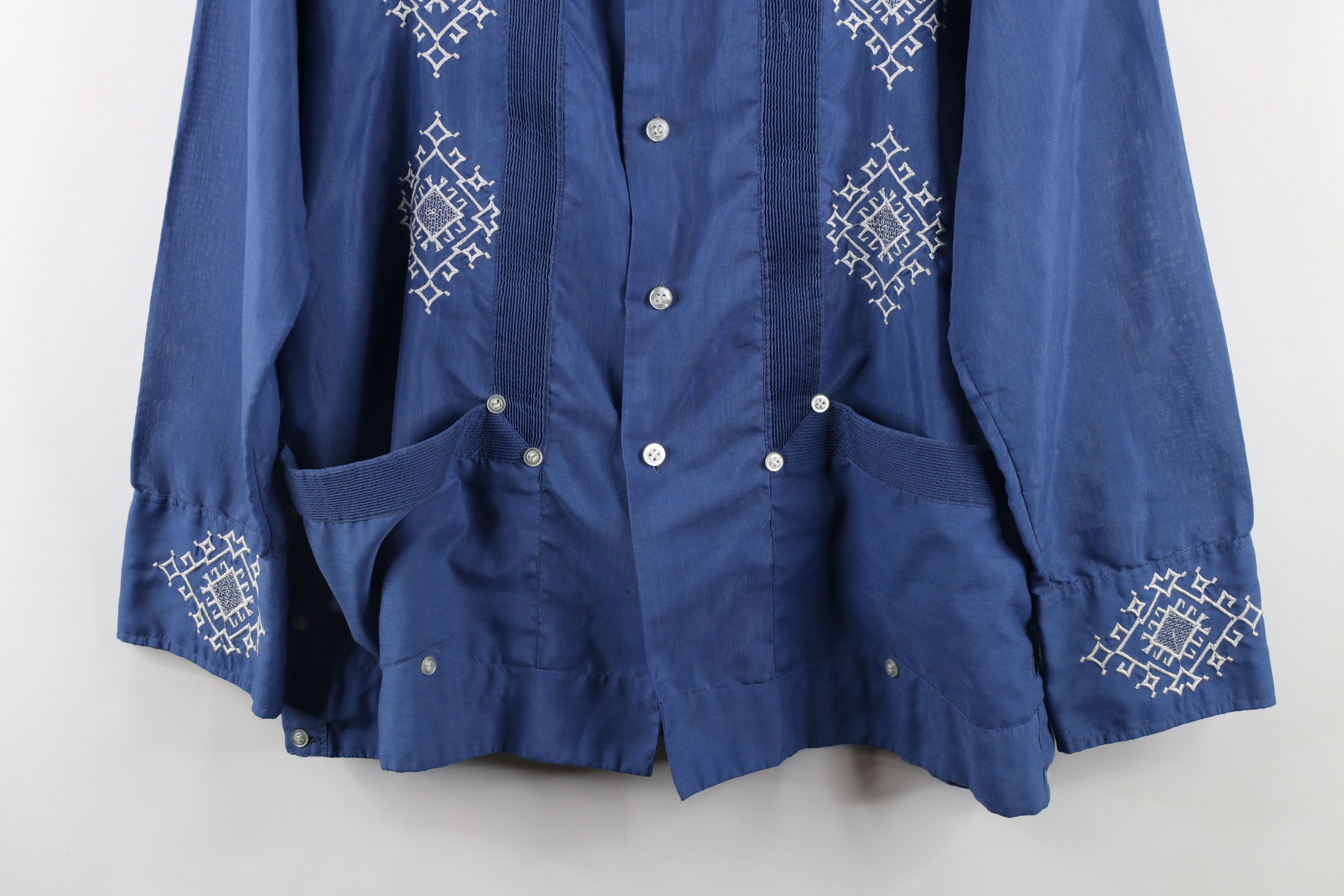 Vintage Vintage 70s Streetwear Geometric Looped Collar Button Shirt Size US M / EU 48-50 / 2 - 3 Thumbnail