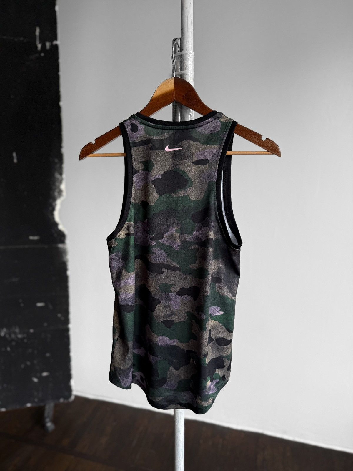 Nike Nike Camo Pink Swoosh Tank Top Sleeveless Lightweight Size S / US 4 / IT 40 - 2 Thumbnail