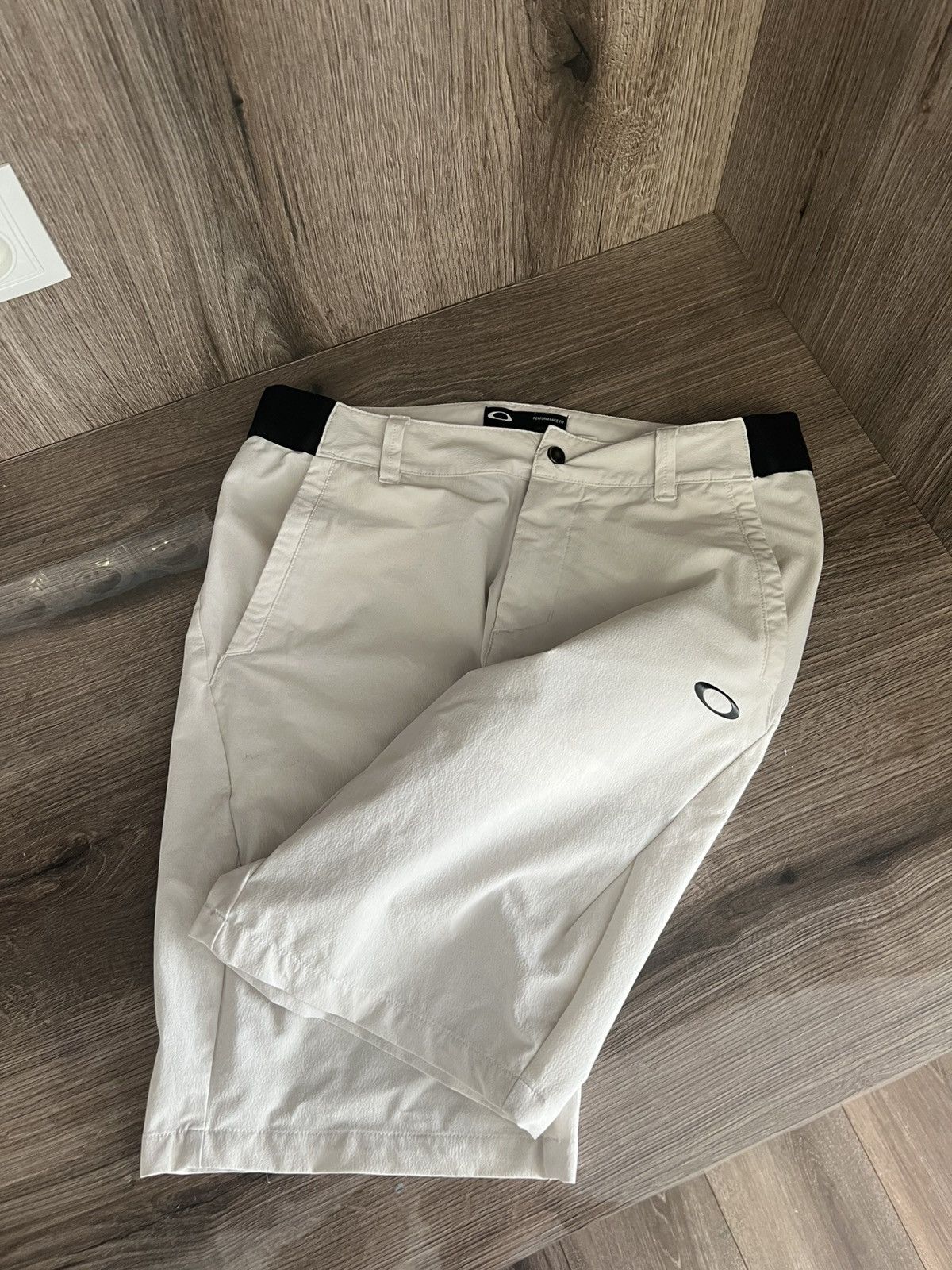 Oakley Oakley white shorts Men’s Size US 32 / EU 48 - 2 Thumbnail
