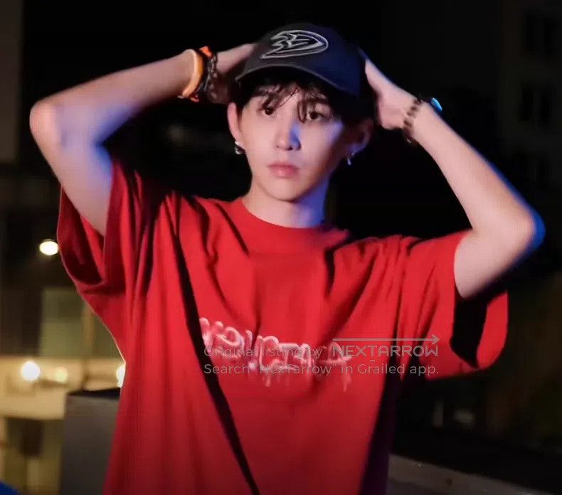 Balenciaga Balenciaga Short-sleeved red jelly graffiti dissolves logo Size US M / EU 48-50 / 2 - 7 Thumbnail