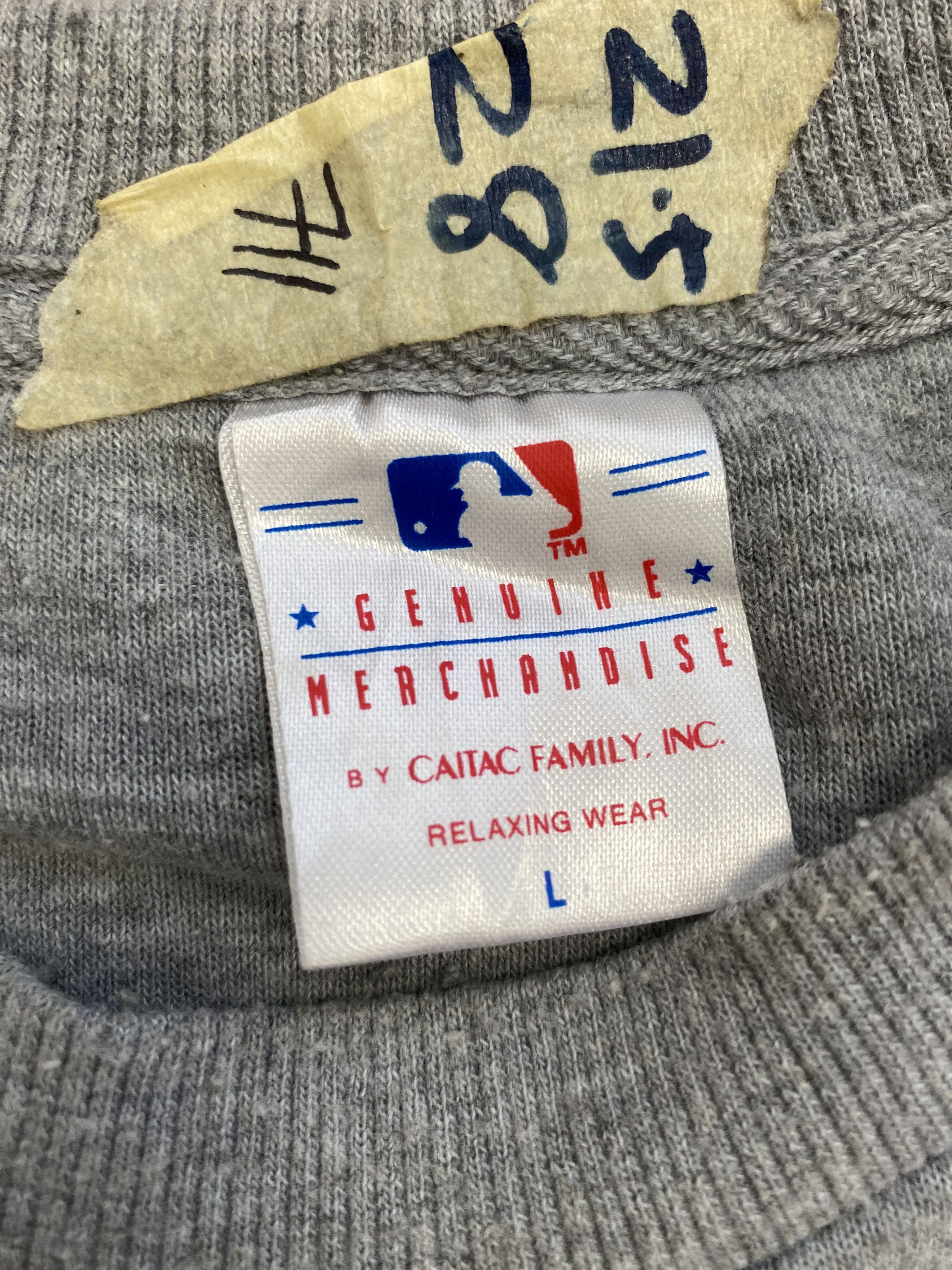New York Yankees yankess long sleeve size L Size US L / EU 52-54 / 3 - 5 Thumbnail