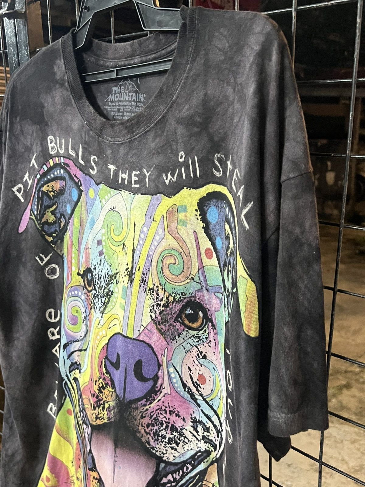The Mountain × Vintage The mountain pit bulls they will steal Size US L / EU 52-54 / 3 - 4 Thumbnail