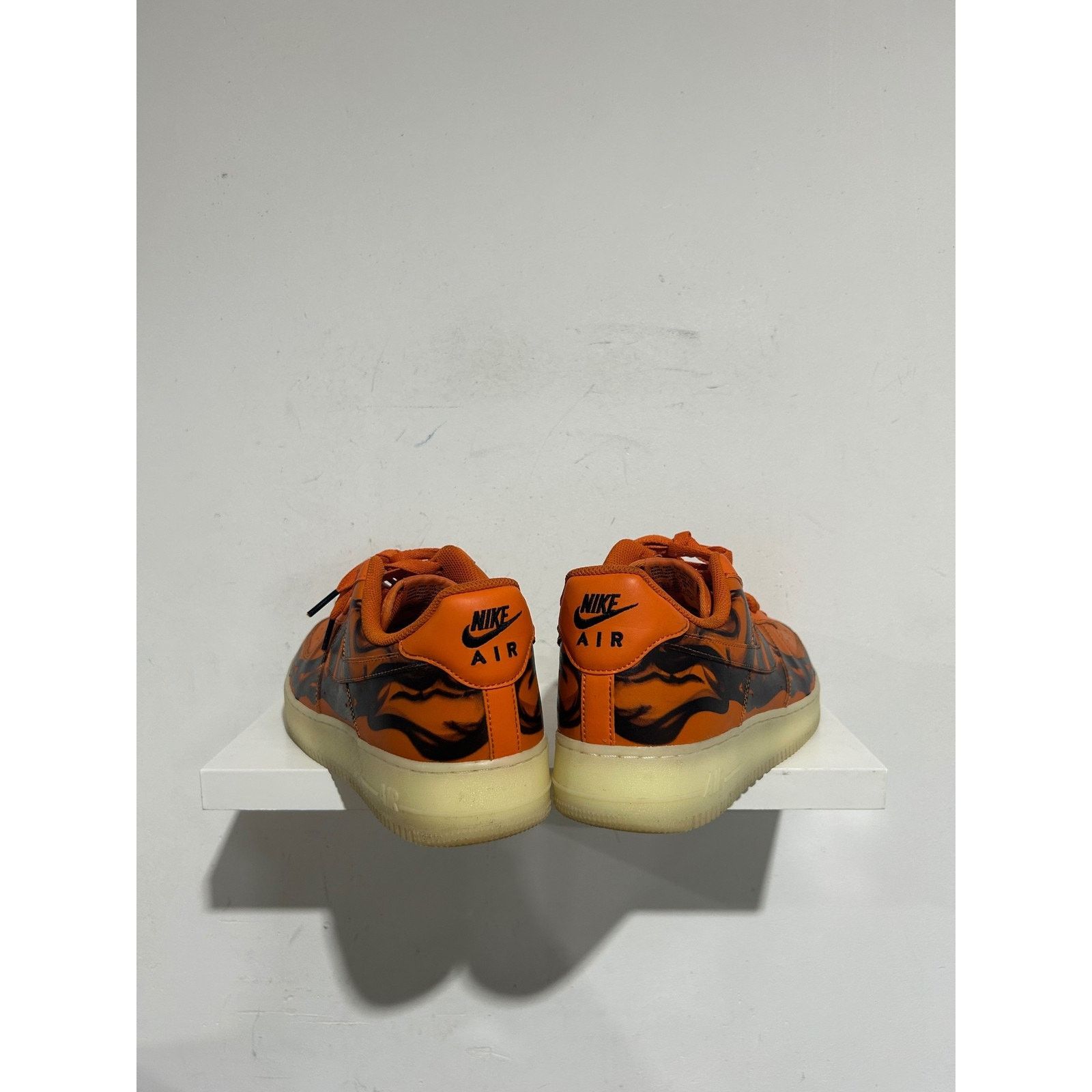Nike NIKE AF1 LOW ORANGE SKELETON HALLOWEEN 2020 SIZE 11 PREOWNED Size US 11 / EU 44 - 4 Thumbnail