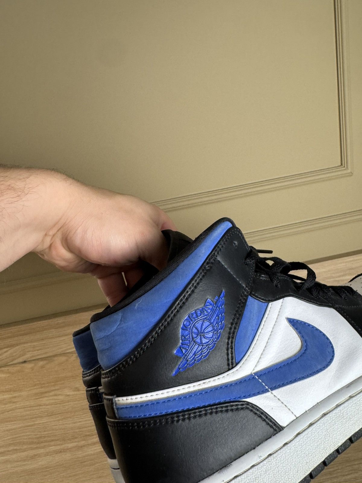 Jordan Brand Nike Air Jordan 1 Mid Chicago Toe Size 10.5 Used No Box Size US 10.5 / EU 43-44 - 9 Thumbnail