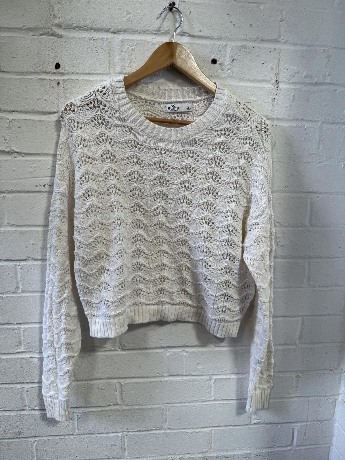 Hollister Hollister White Knit Sweater, Size Small Size S / US 4 / IT 40 - 1 Thumbnail